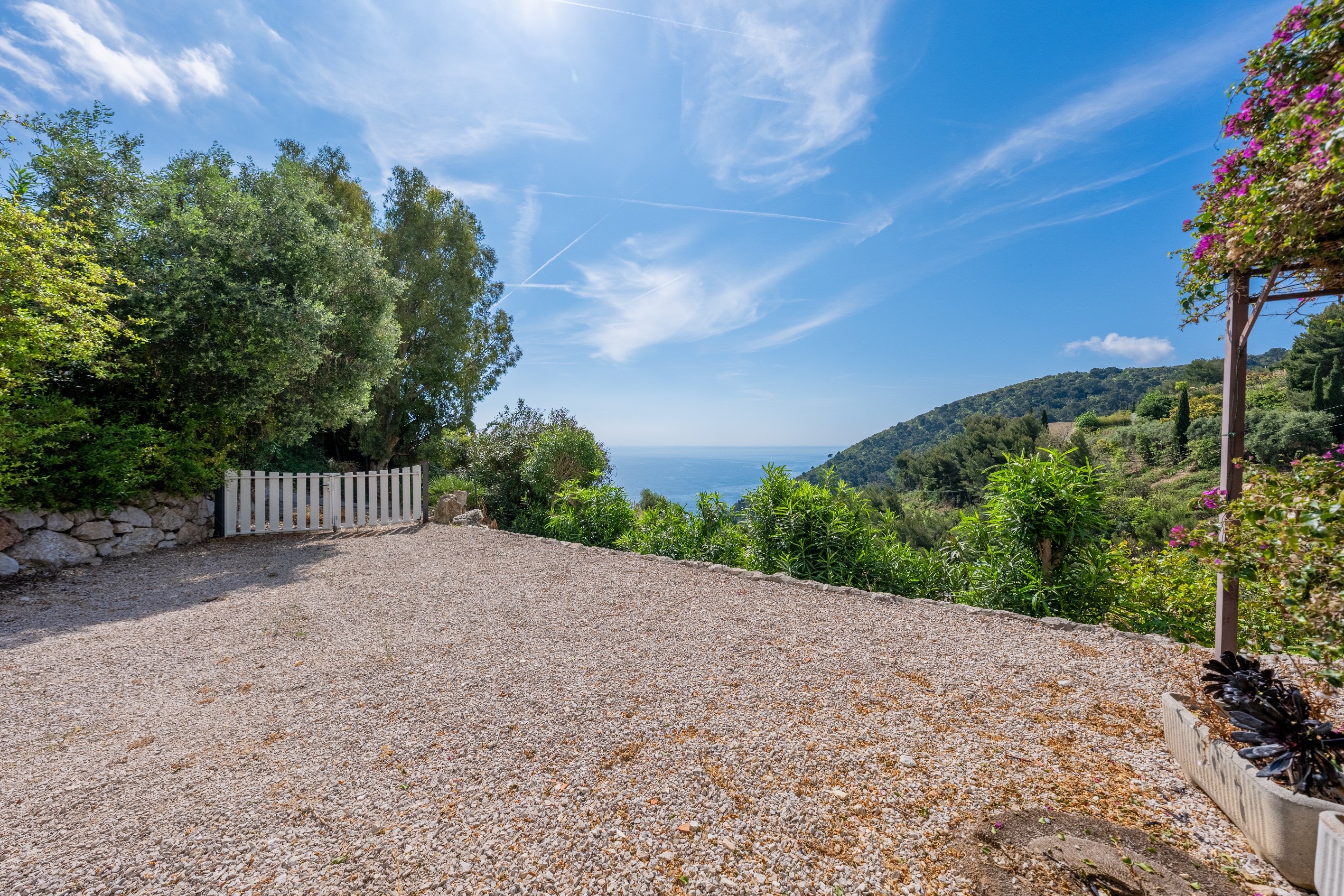  Sea view villa for sale in a private gated estate in Èze near Monaco - 物件實景
