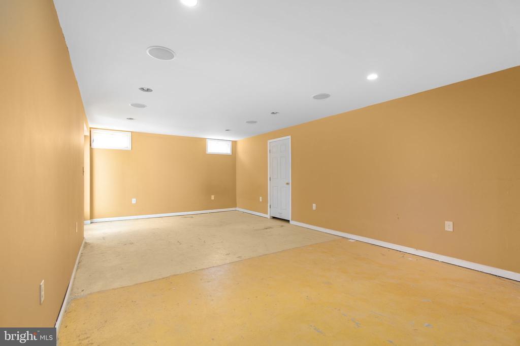 Fredericksburg, Virginia, 22407, United States, 4 Bedrooms Bedrooms, ,4 BathroomsBathrooms,Residential,For Sale,1883172