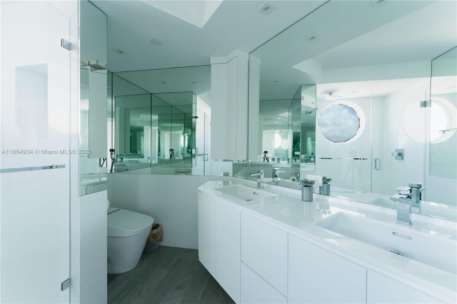 Miami Beach, Florida, 33141, United States, 2 Bedrooms Bedrooms, ,2 BathroomsBathrooms,Residential,For Sale,1927404