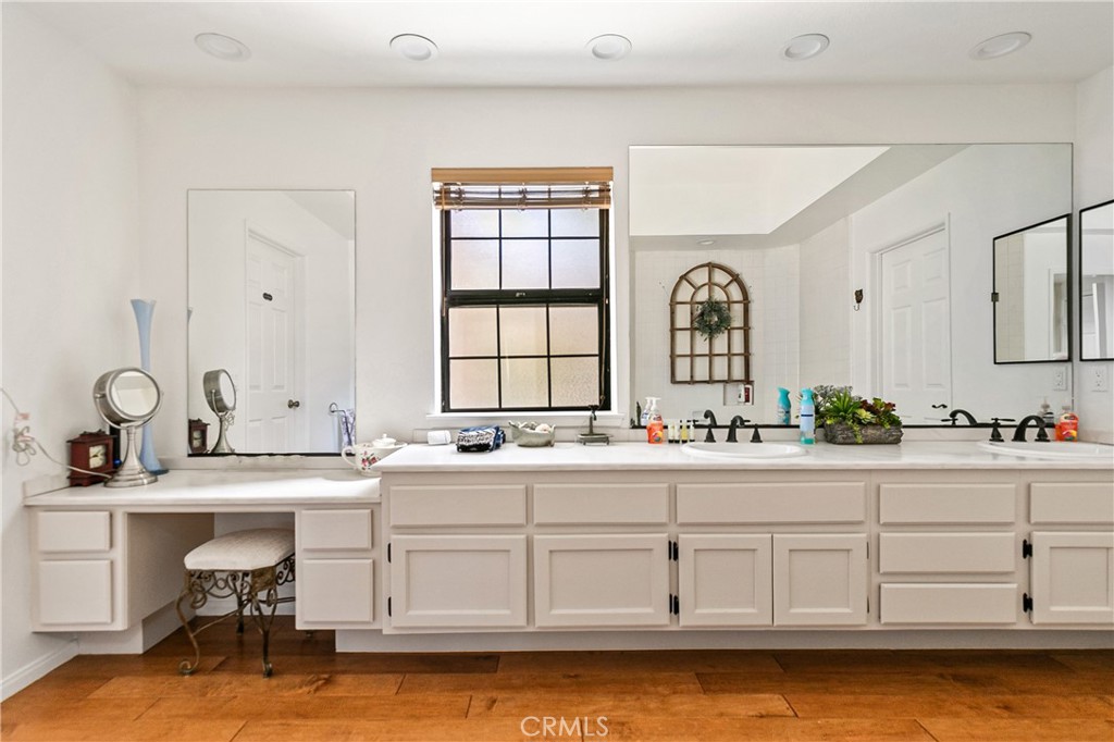 Lake Arrowhead, California, 92352, United States, 3 Bedrooms Bedrooms, ,3 BathroomsBathrooms,Residential,For Sale,1950865