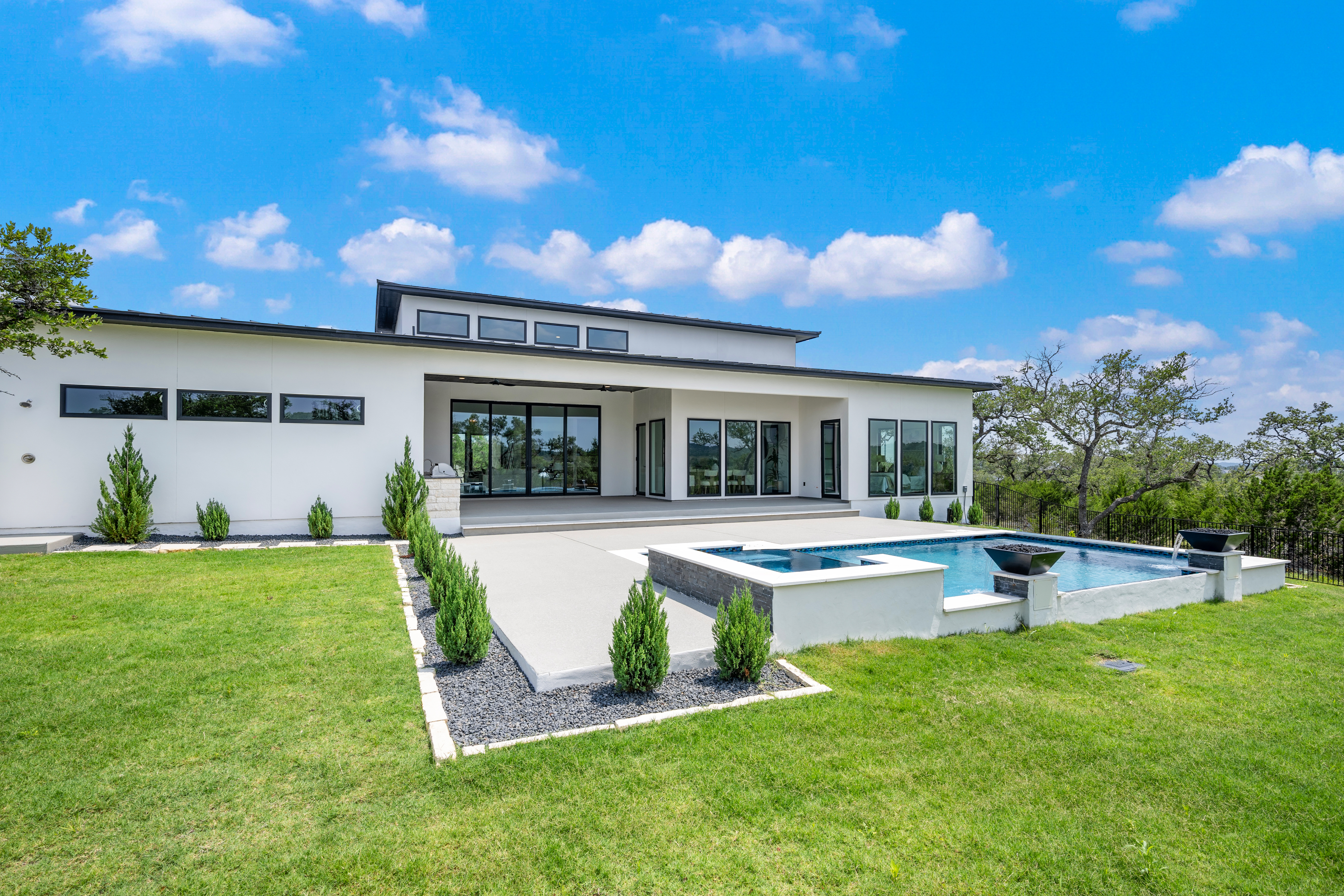  Modern Luxury on 1 Acre - 物件實景