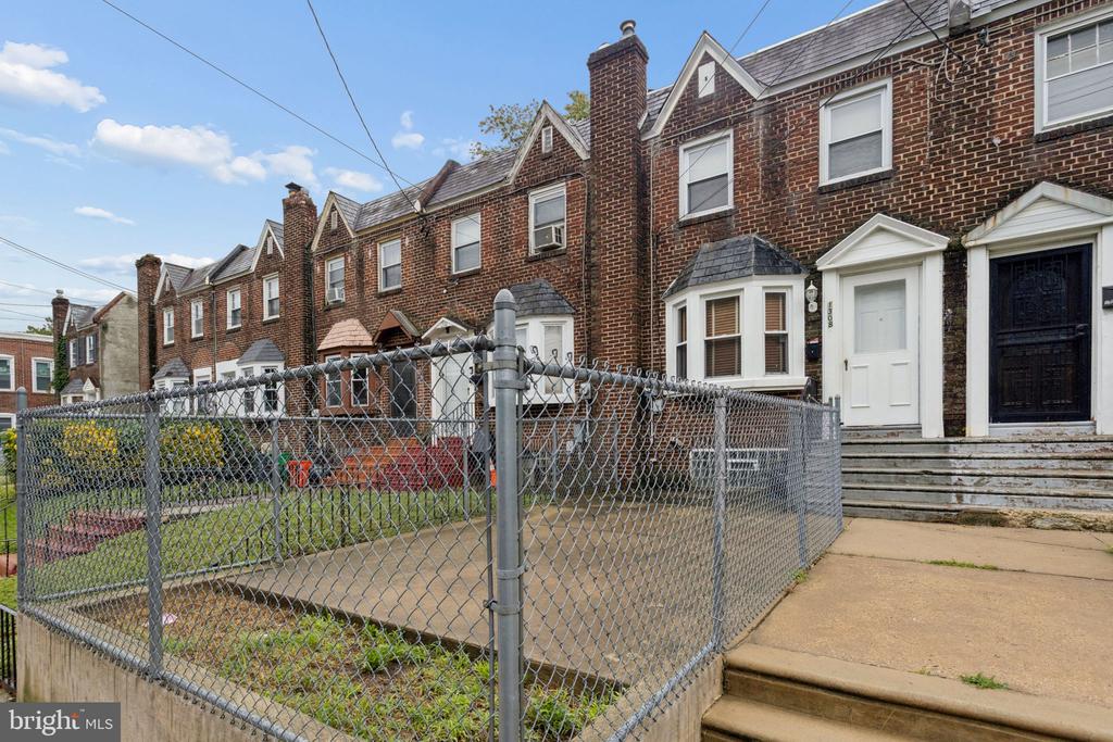 Sheridan St, Camden, NJ 08104