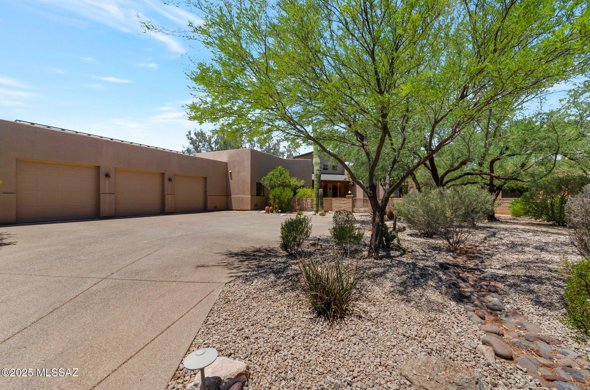 Tucson, Arizona, 85712, United States, 4 Bedrooms Bedrooms, ,4 BathroomsBathrooms,Residential,For Sale,1850331