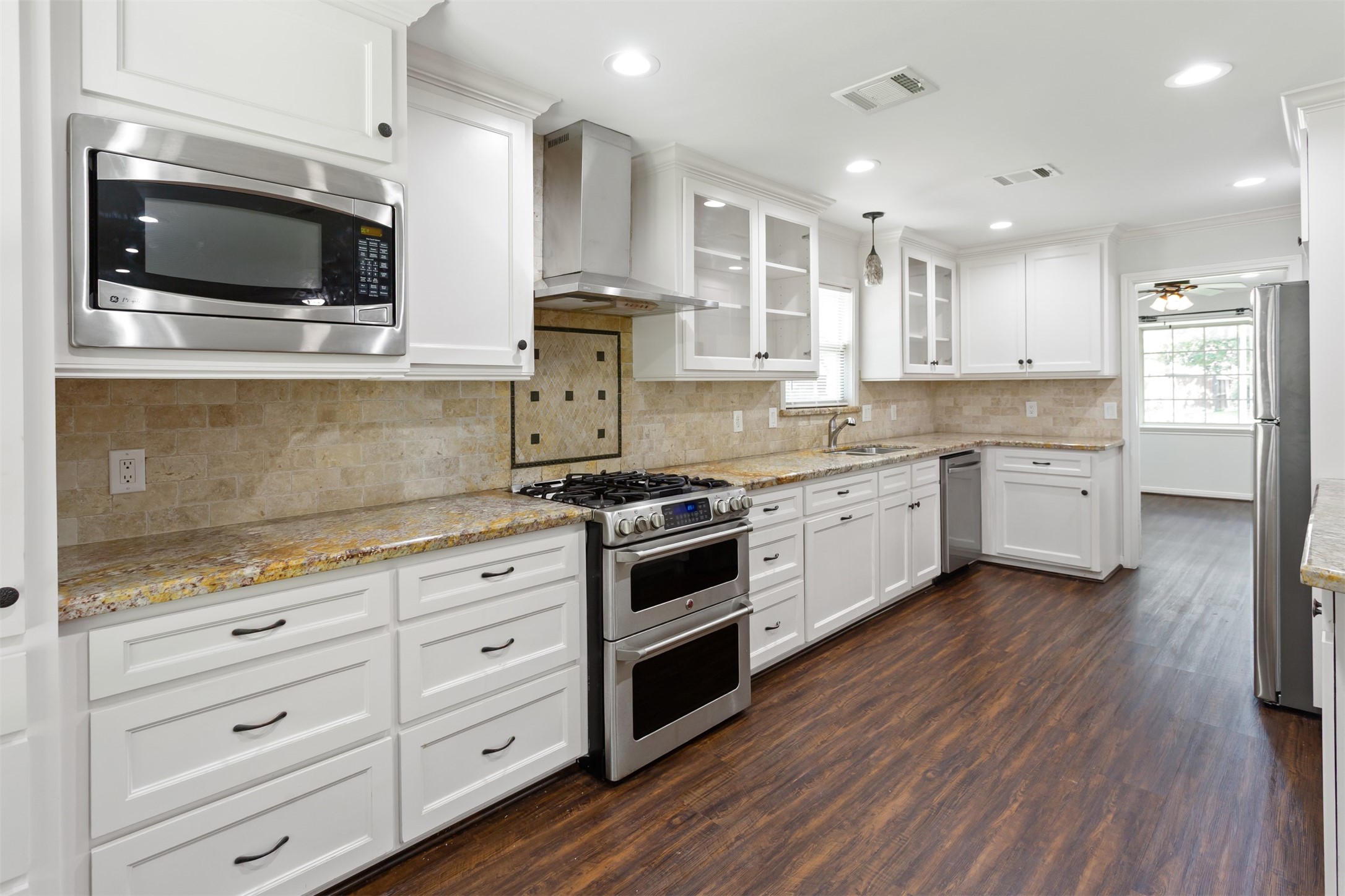 Houston, Texas, 77018, United States, 4 Bedrooms Bedrooms, ,3 BathroomsBathrooms,Residential,For Sale,1927156