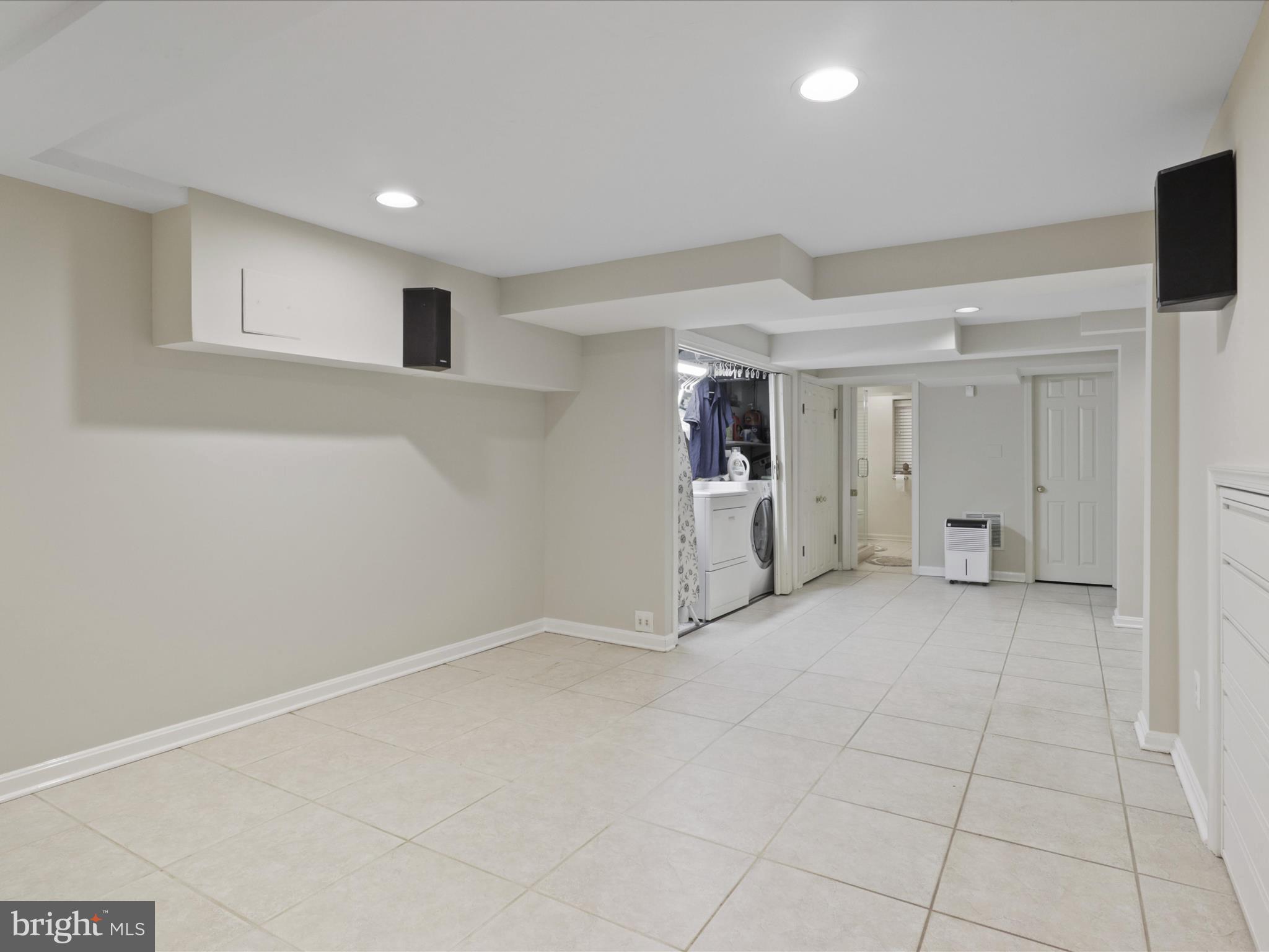 Arlington, Virginia, 22207, United States, 4 Bedrooms Bedrooms, ,4 BathroomsBathrooms,Residential,For Sale,1792386