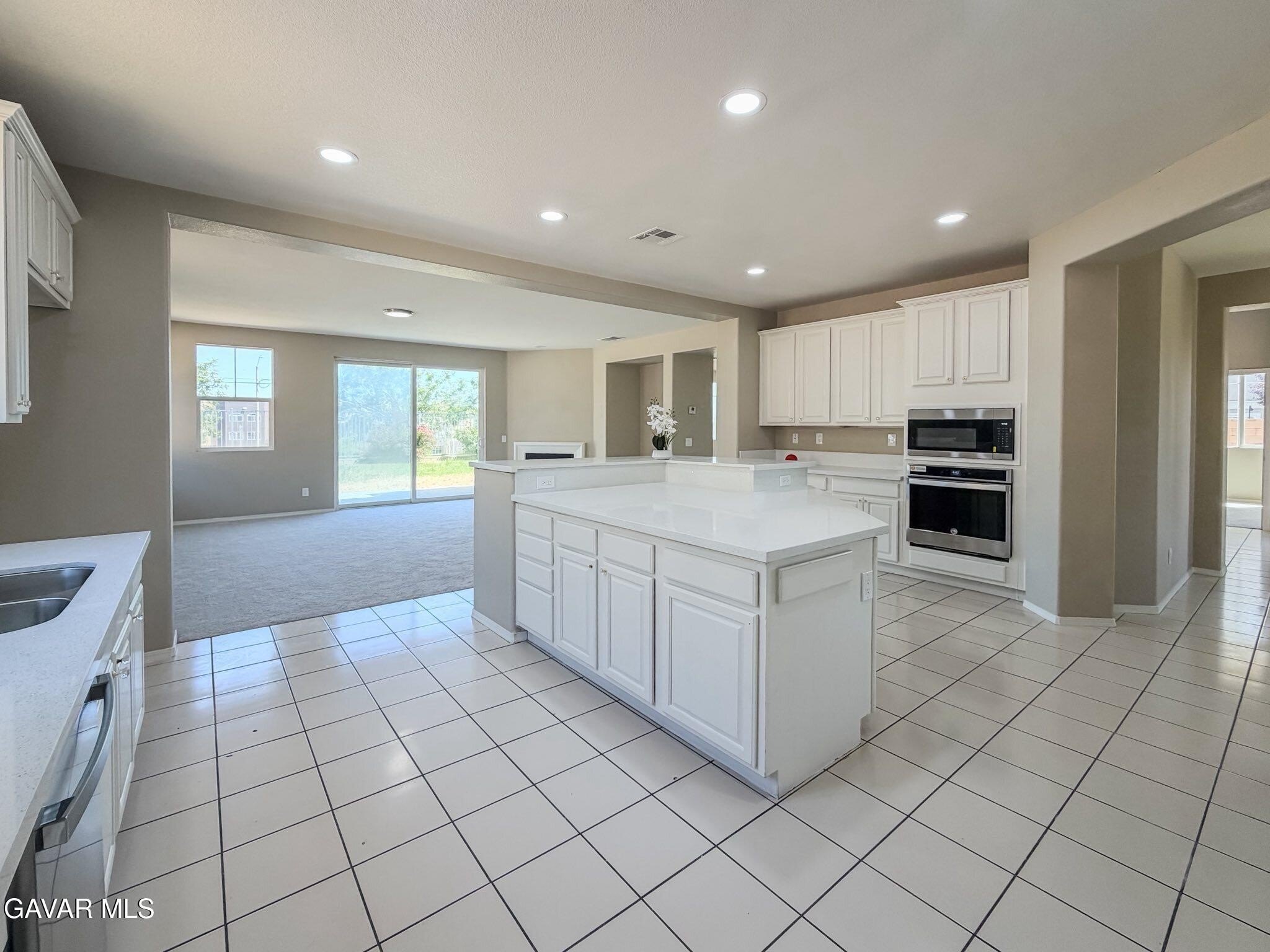 Palmdale, California, 93551, United States, 5 Bedrooms Bedrooms, ,3 BathroomsBathrooms,Residential,For Sale,2049343