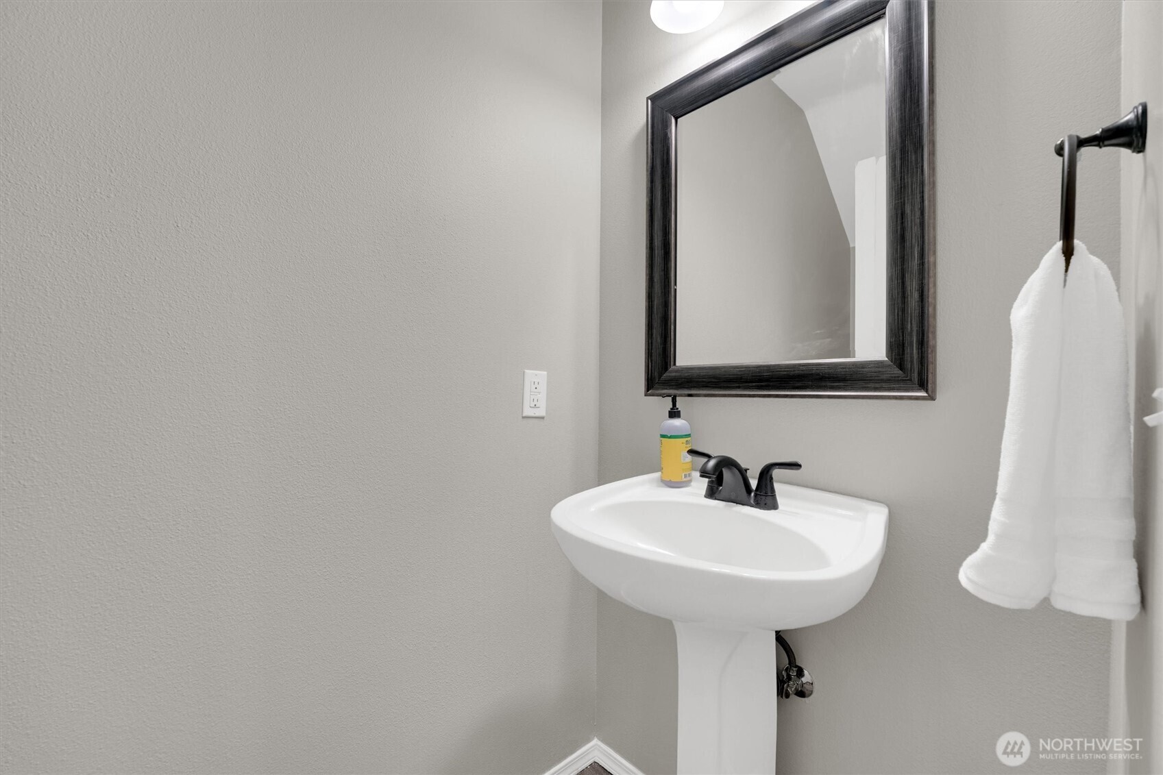 Puyallup, Washington, 98374, United States, 4 Bedrooms Bedrooms, ,3 BathroomsBathrooms,Residential,For Sale,1899672
