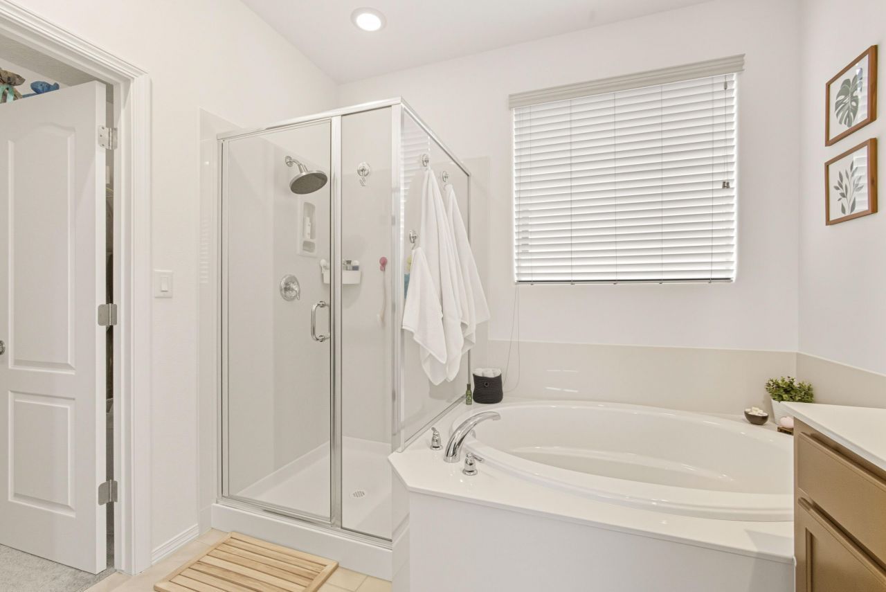 Albuquerque, New Mexico, 87120, United States, 5 Bedrooms Bedrooms, ,4 BathroomsBathrooms,Residential,For Sale,1957910