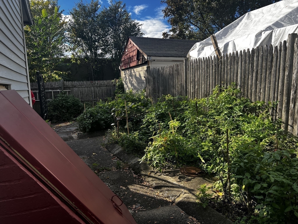 Lynn, Massachusetts, 01905, United States, 2 Bedrooms Bedrooms, ,2 BathroomsBathrooms,Residential,For Sale,1972732