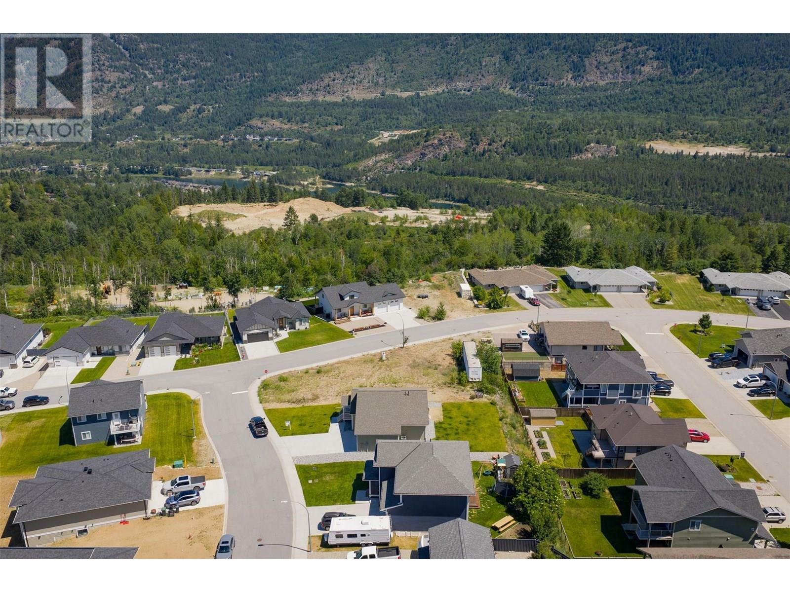CASTLEGAR, British Columbia, V1N 4X8, CA, 6 Bedrooms Bedrooms, ,3 BathroomsBathrooms,Residential,For Sale,1883021