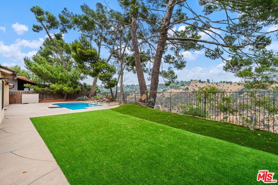 Los Angeles, California, 90046, United States, 4 Bedrooms Bedrooms, ,4 BathroomsBathrooms,Residential,For Sale,1955574