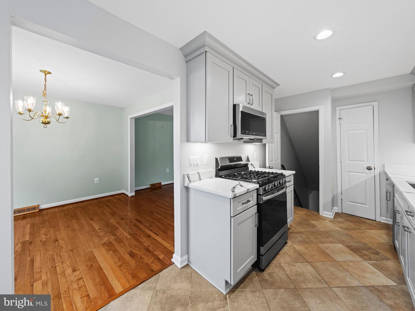 Annandale, Virginia, 22003, United States, 3 Bedrooms Bedrooms, ,4 BathroomsBathrooms,Residential,For Sale,2001924