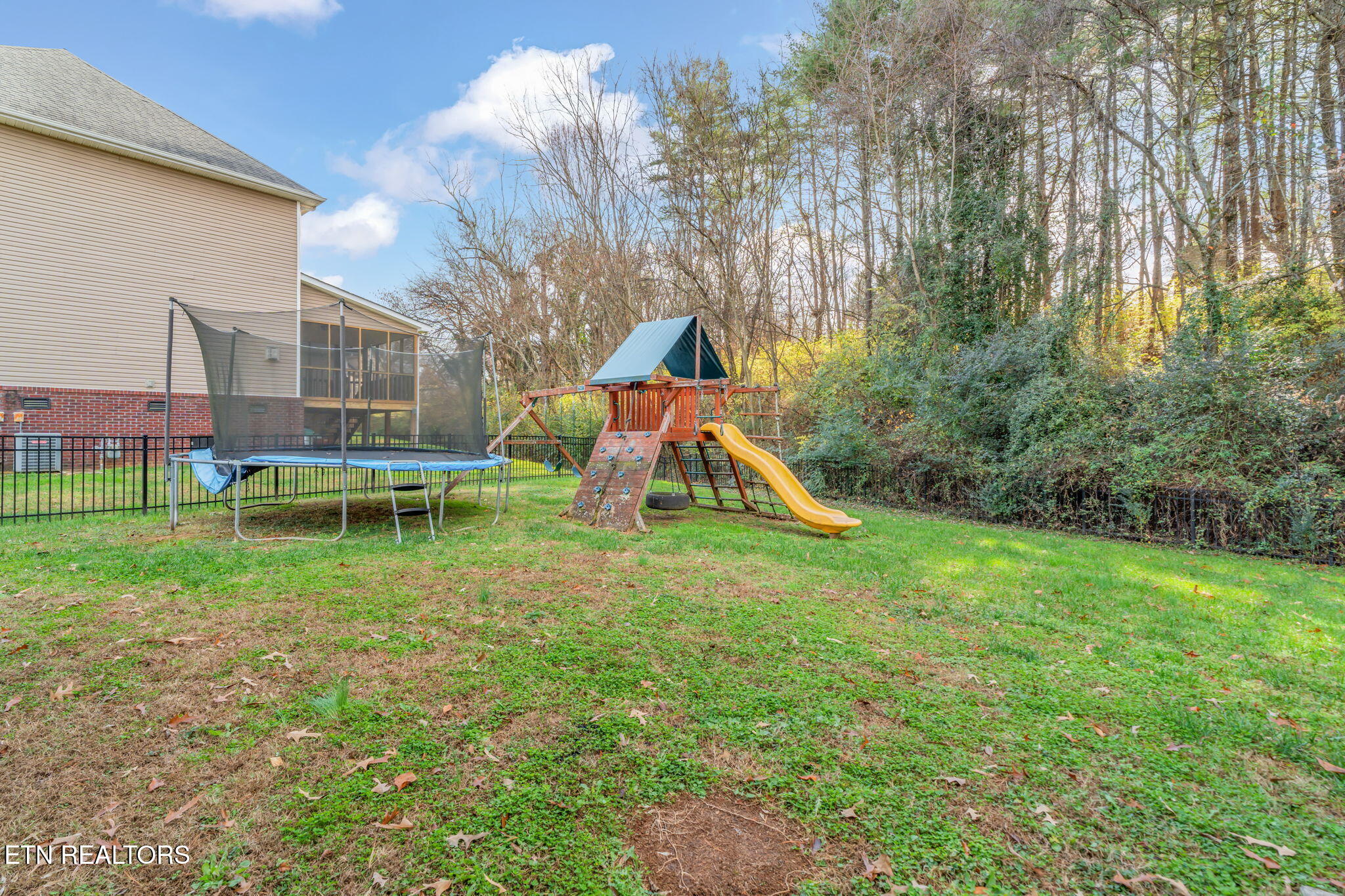 Maryville, Tennessee, 37804, United States, 4 Bedrooms Bedrooms, ,3 BathroomsBathrooms,Residential,For Sale,1996770