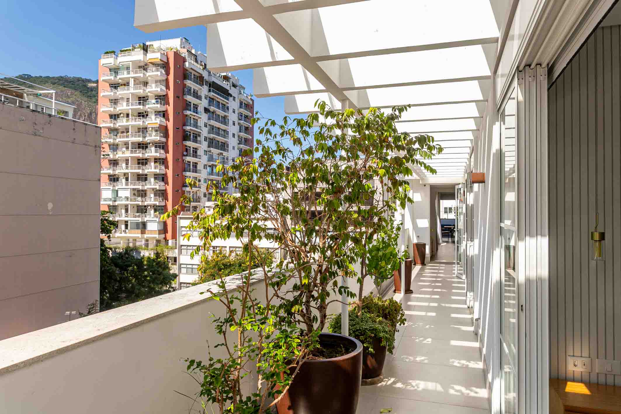  Renovated linear penthouse with terrace and Christ the Redeemer views - 物件實景