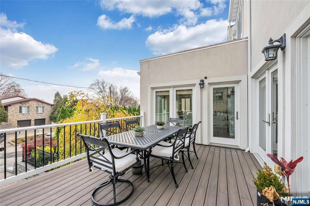 Cliffside Park, New Jersey, 07010, United States, 4 Bedrooms Bedrooms, ,5 BathroomsBathrooms,Residential,For Sale,1998497