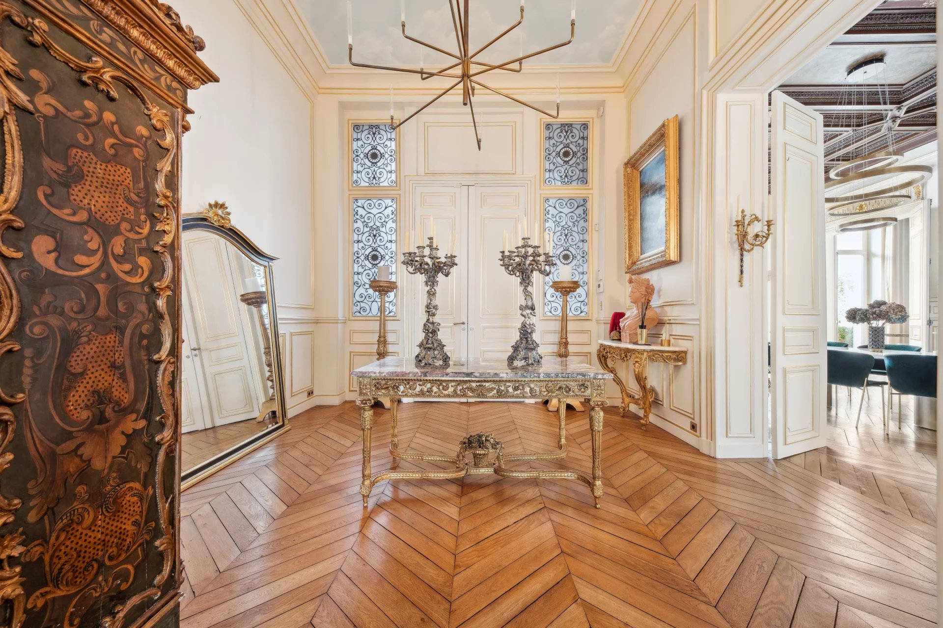 Paris 7th, Île-de-France, 75007, FR, 4 Bedrooms Bedrooms, ,1 BathroomBathrooms,Residential,For Sale,1609939