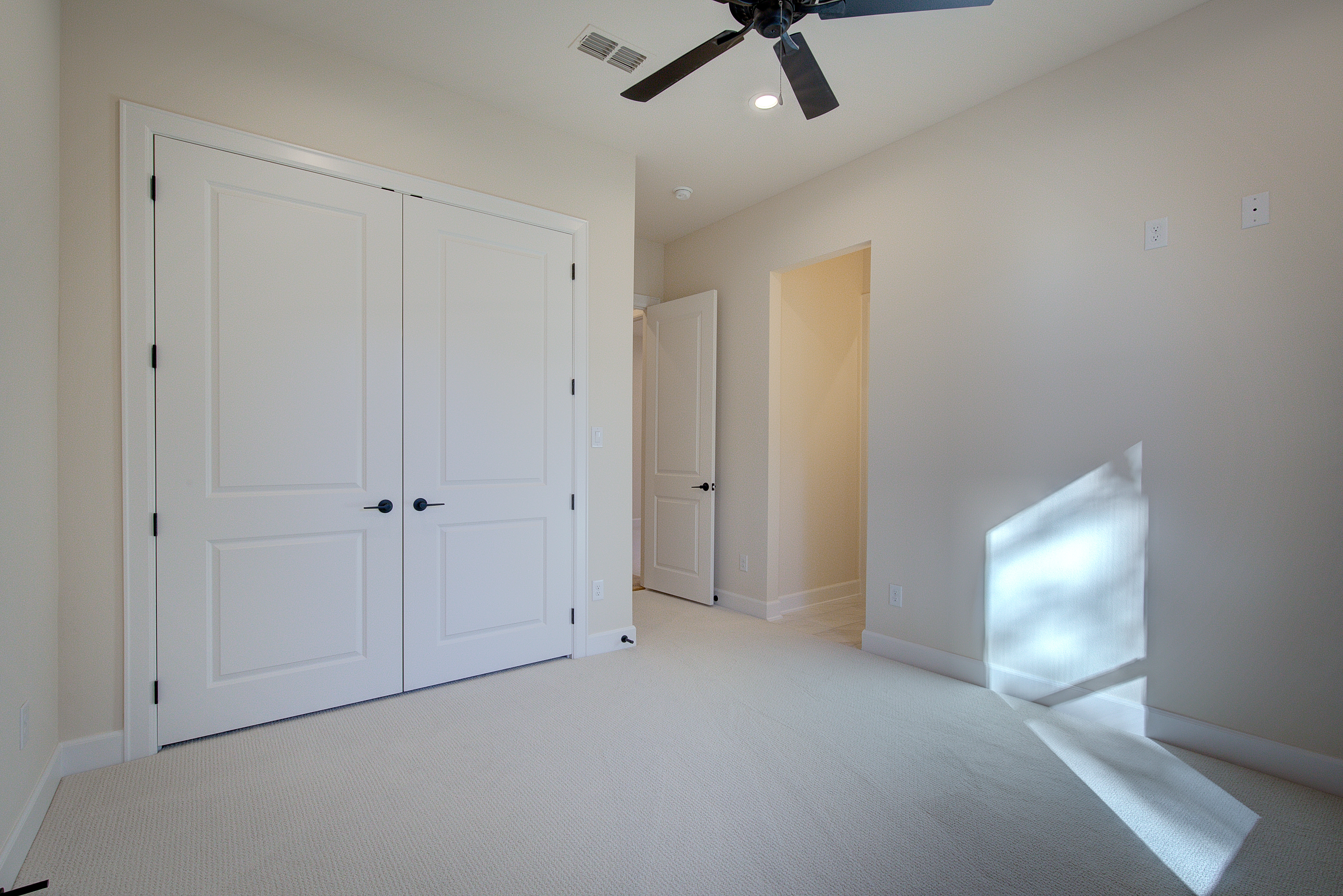 Mineola, Texas, 75773, United States, 4 Bedrooms Bedrooms, ,4 BathroomsBathrooms,Residential,For Sale,1981031