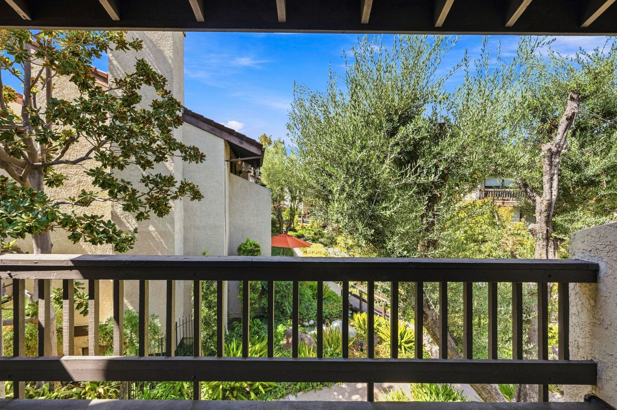  21801 Burbank Boulevard, 83 - 物件實景
