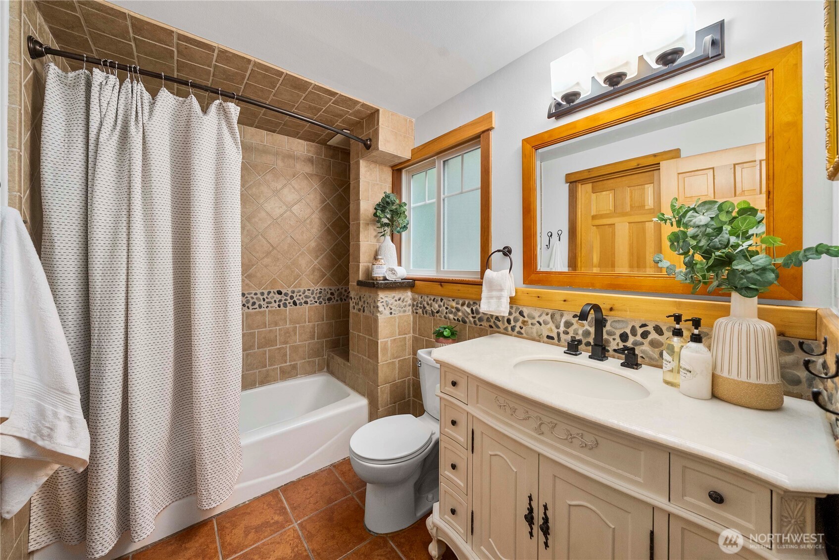 Bainbridge Island, Washington, 98110, United States, 3 Bedrooms Bedrooms, ,1 BathroomBathrooms,Residential,For Sale,1890682