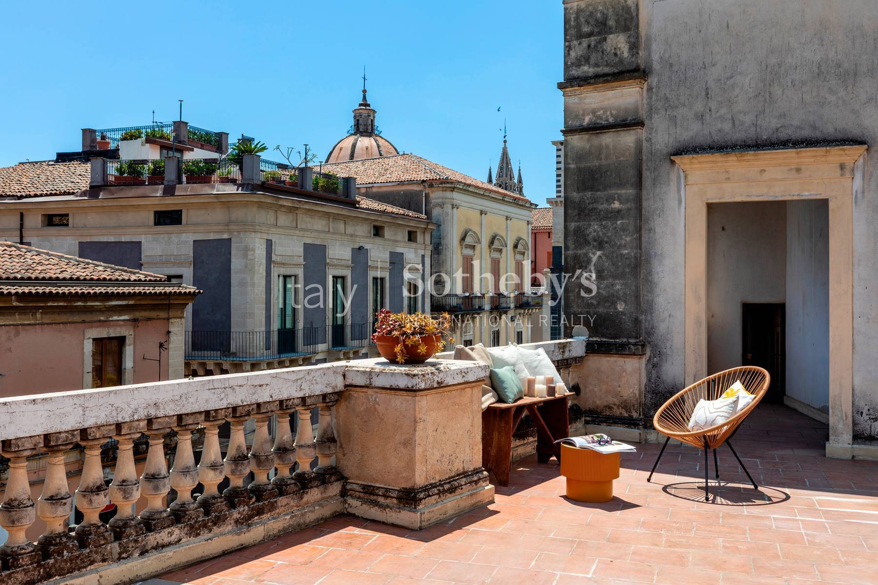  A prestigious stately home with large terraces overlooking the high street - 物件實景