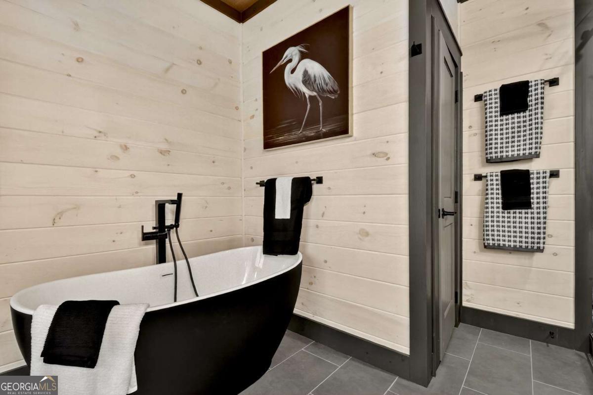 Mineral Bluff, Georgia, 30559, United States, 6 Bedrooms Bedrooms, ,3 BathroomsBathrooms,Residential,For Sale,1989738