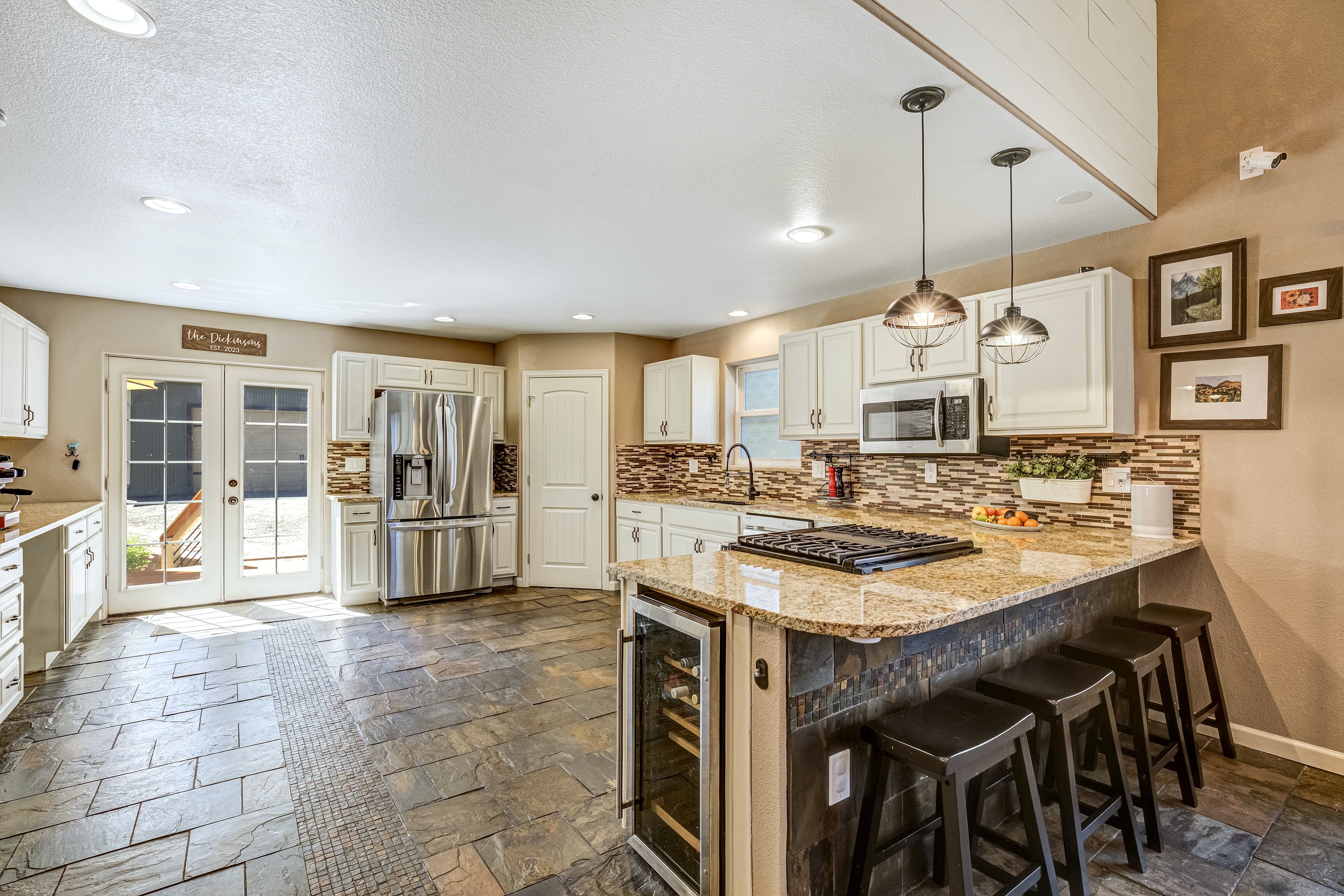  Central Colorado Springs Living With Space to Spare - 物件實景