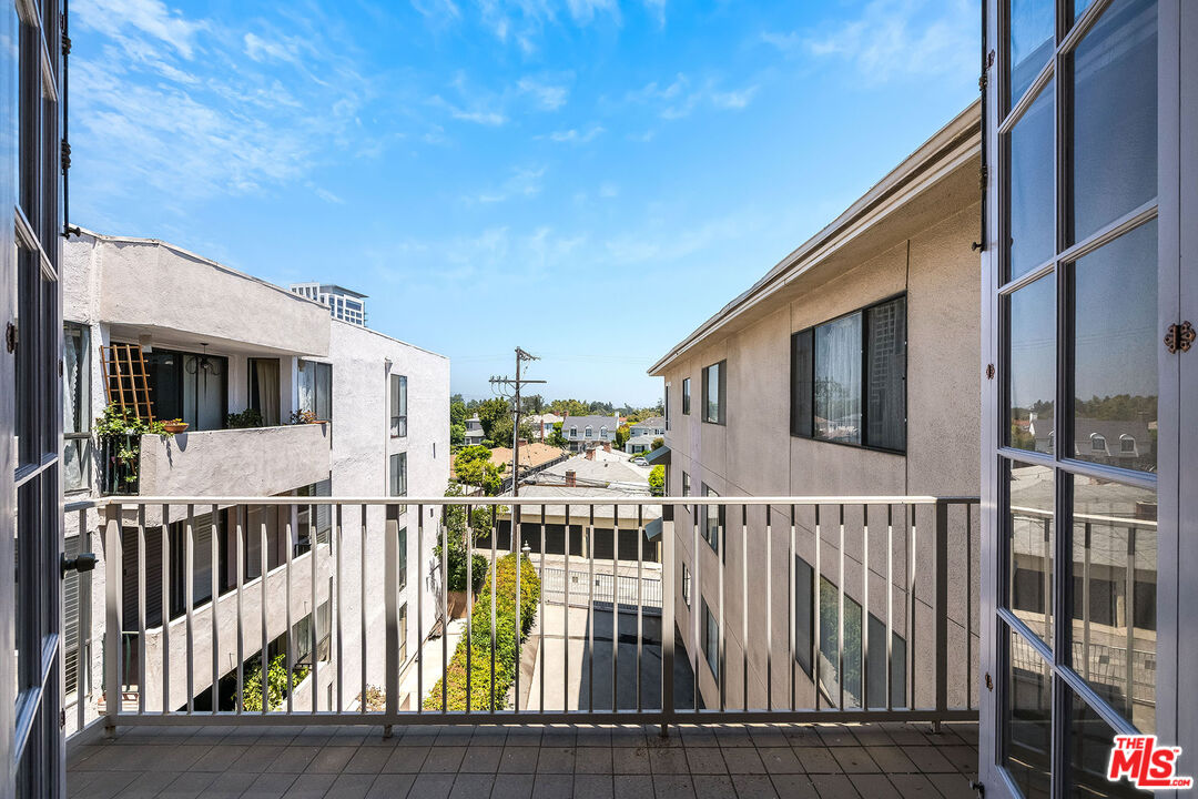 Los Angeles, California, 90024, United States, 2 Bedrooms Bedrooms, ,2 BathroomsBathrooms,Residential,For Sale,1908250