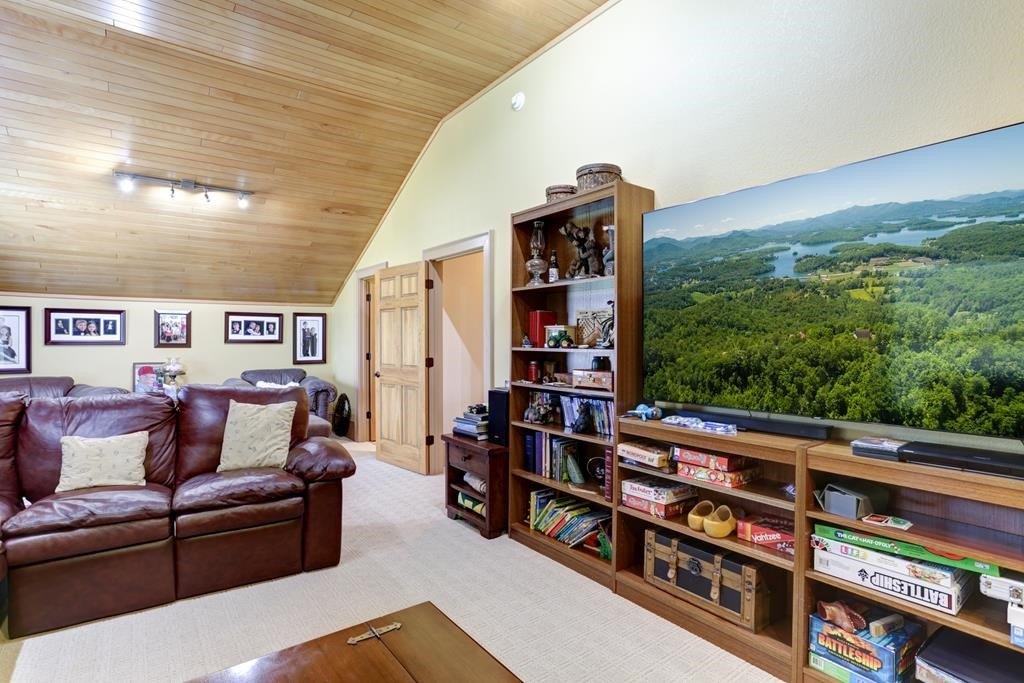Hayesville, North Carolina, 28904, United States, 4 Bedrooms Bedrooms, ,4 BathroomsBathrooms,Residential,For Sale,1879650