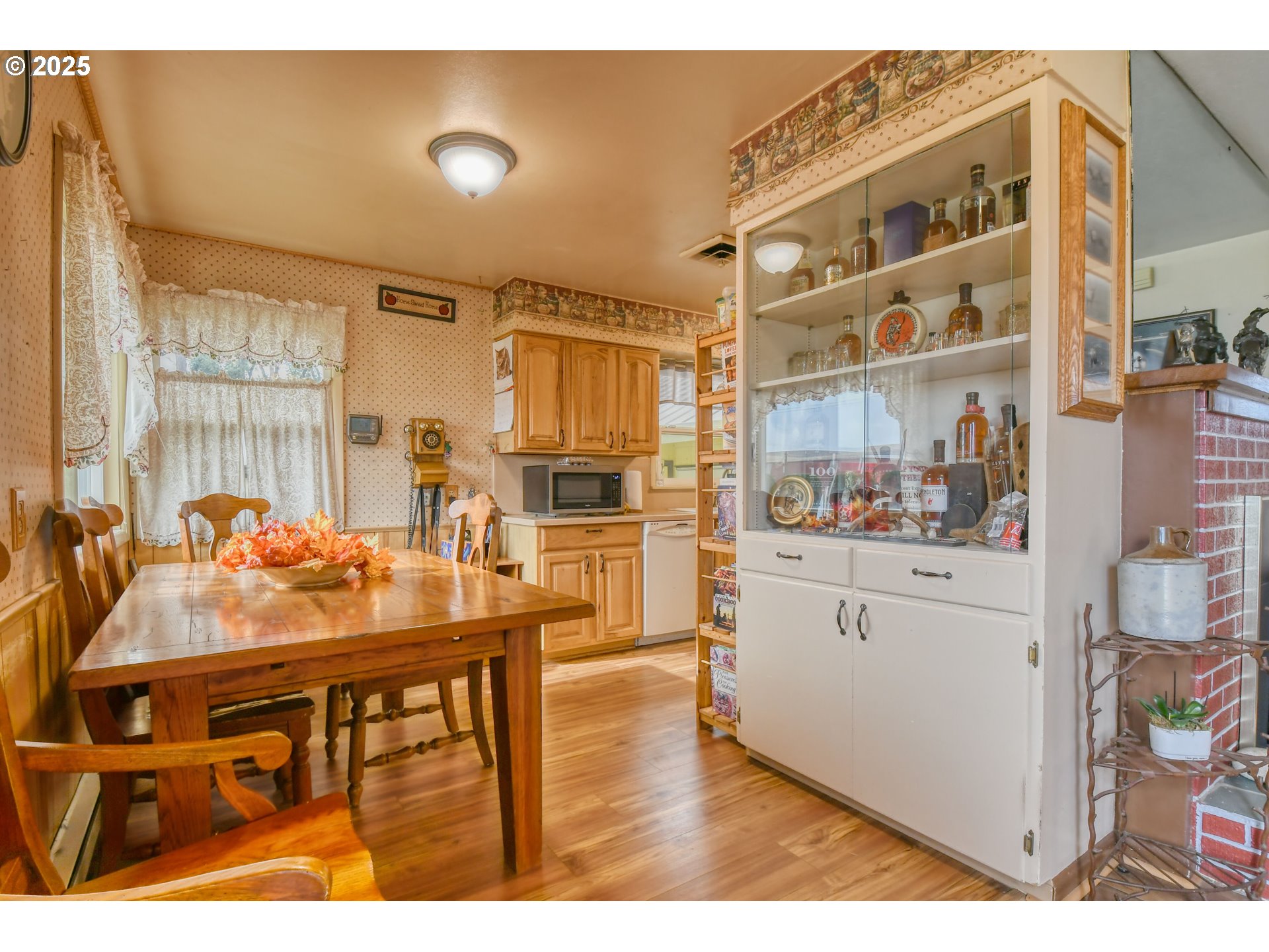 Echo, Oregon, 97826, United States, 3 Bedrooms Bedrooms, ,3 BathroomsBathrooms,Residential,For Sale,1987852