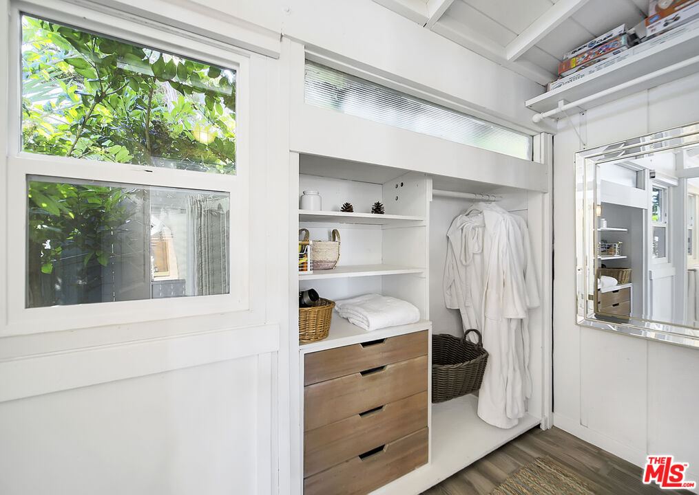 Malibu, California, 90265, United States, 3 Bedrooms Bedrooms, ,2 BathroomsBathrooms,Residential,For Sale,1992051