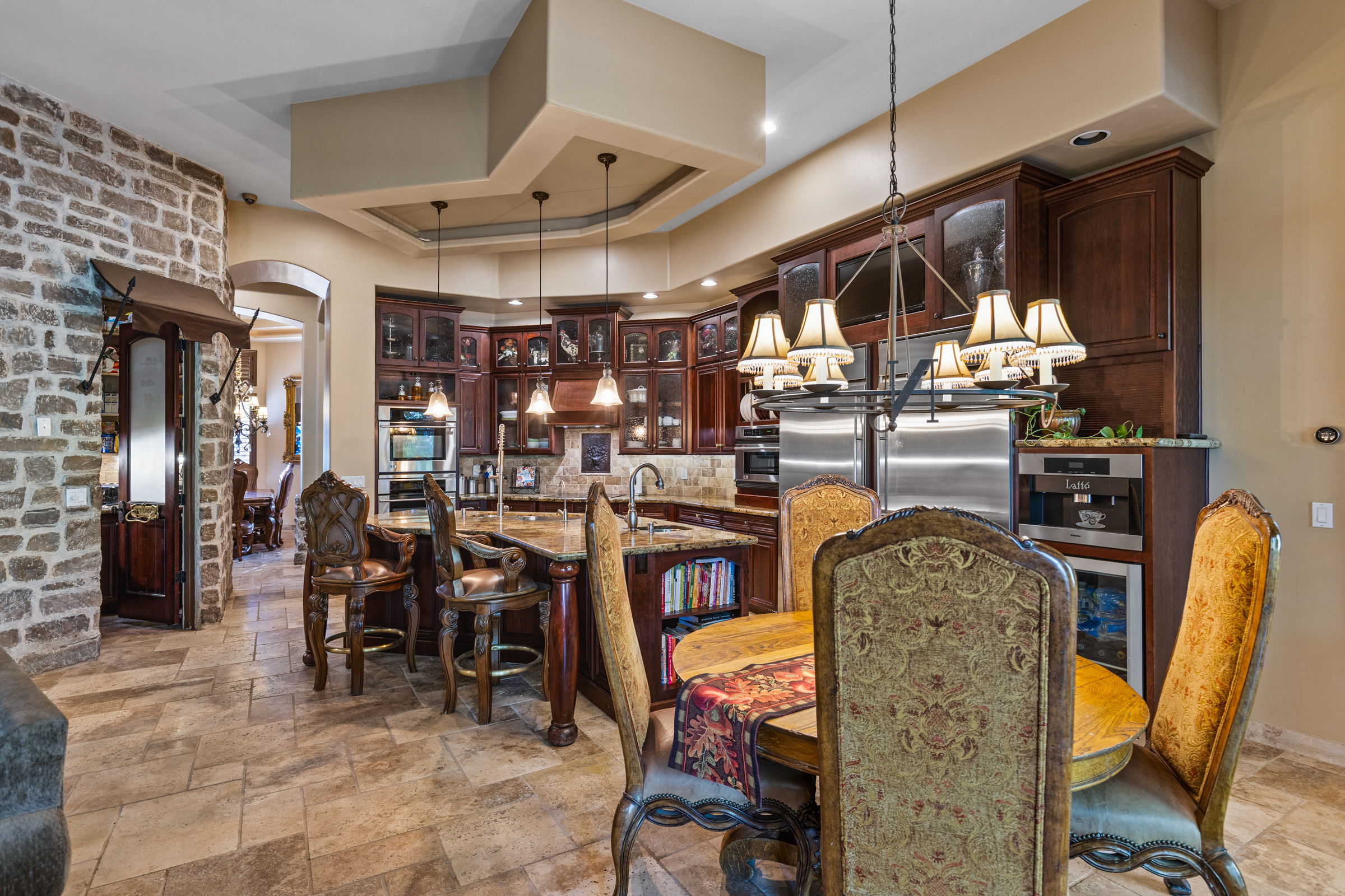 Tempe, Arizona, 85284, United States, 5 Bedrooms Bedrooms, ,3 BathroomsBathrooms,Residential,For Sale,1989924