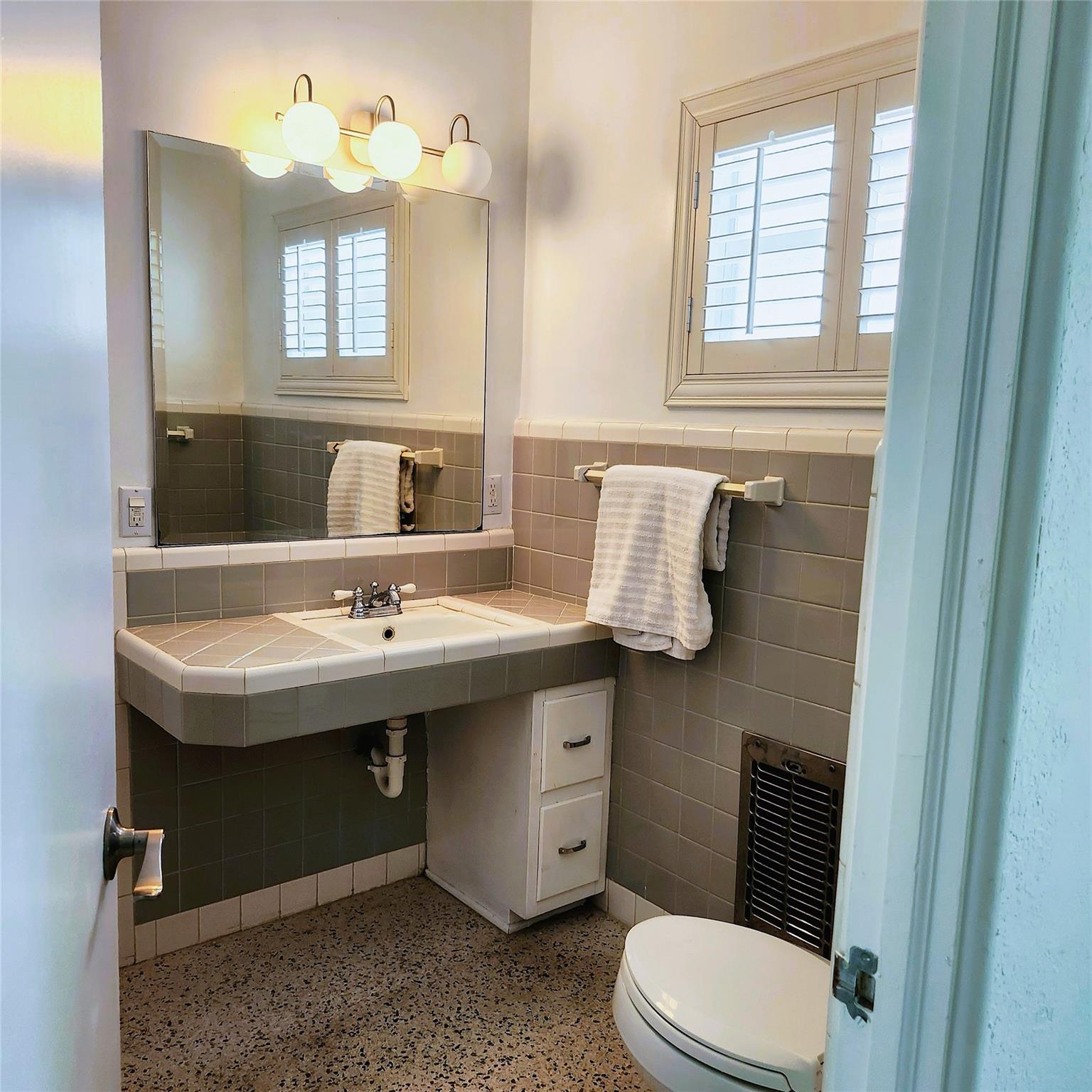 Lake Worth, Florida, 33460, United States, 2 Bedrooms Bedrooms, ,2 BathroomsBathrooms,Residential,For Sale,1942994