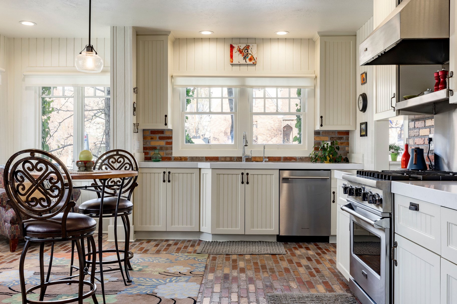  Timeless Bungalow with Enjoyable Outdoor Living - 物件實景