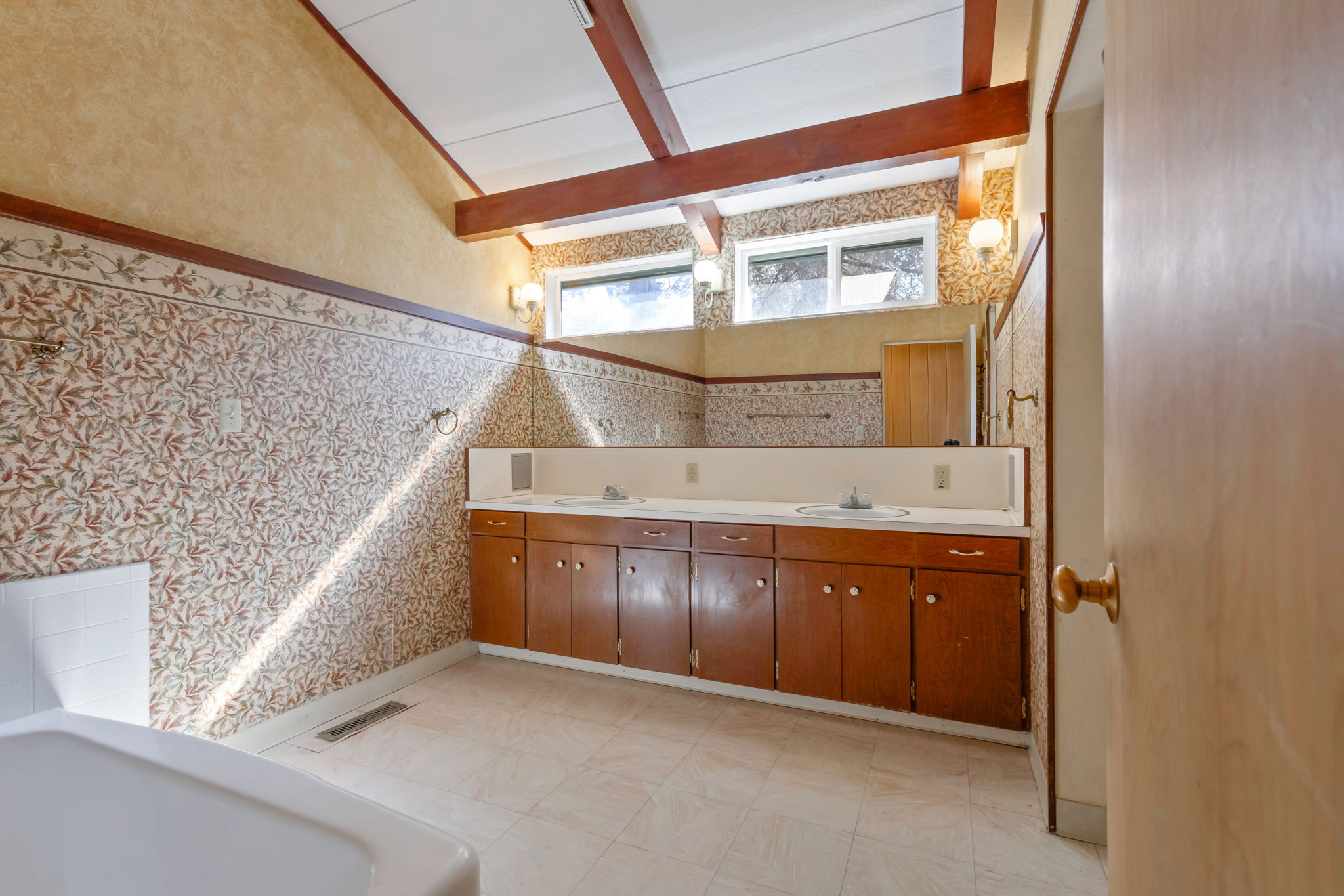 Prineville, Oregon, 97754, United States, 3 Bedrooms Bedrooms, ,2 BathroomsBathrooms,Residential,For Sale,1919423