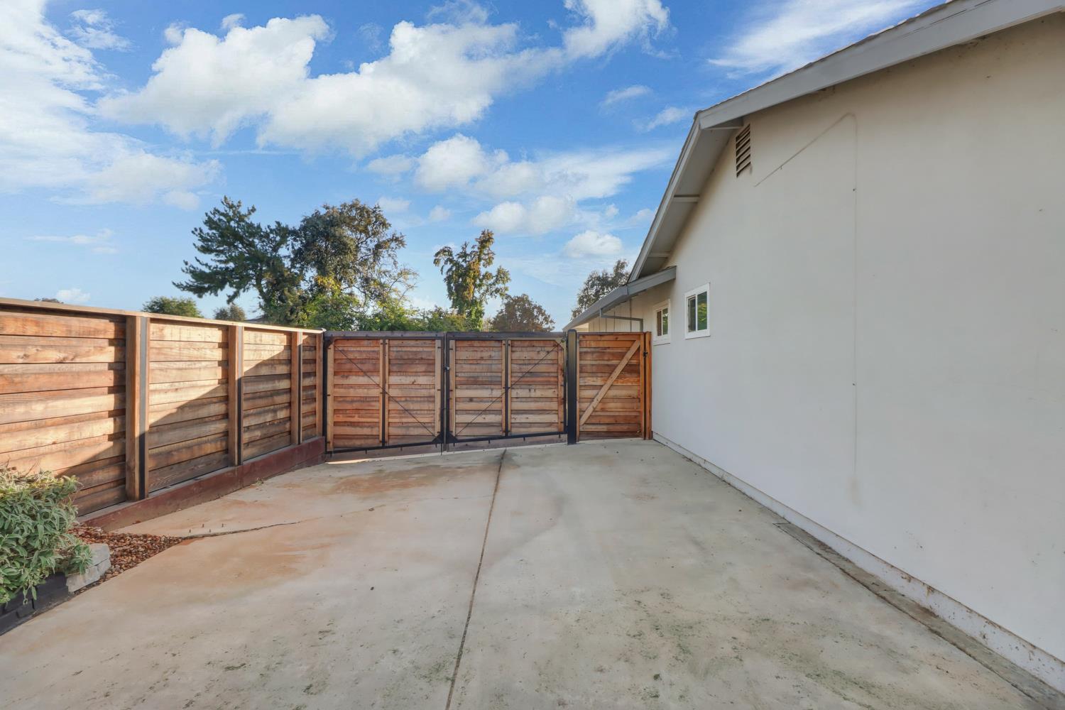 Sacramento, California, 95826, United States, 3 Bedrooms Bedrooms, ,2 BathroomsBathrooms,Residential,For Sale,1991468