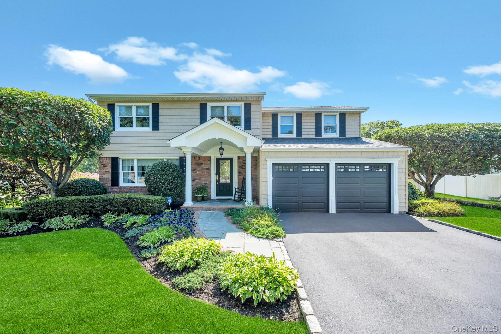 Hauppauge, New York, 11788, United States, 4 Bedrooms Bedrooms, ,3 BathroomsBathrooms,Residential,For Sale,1926093