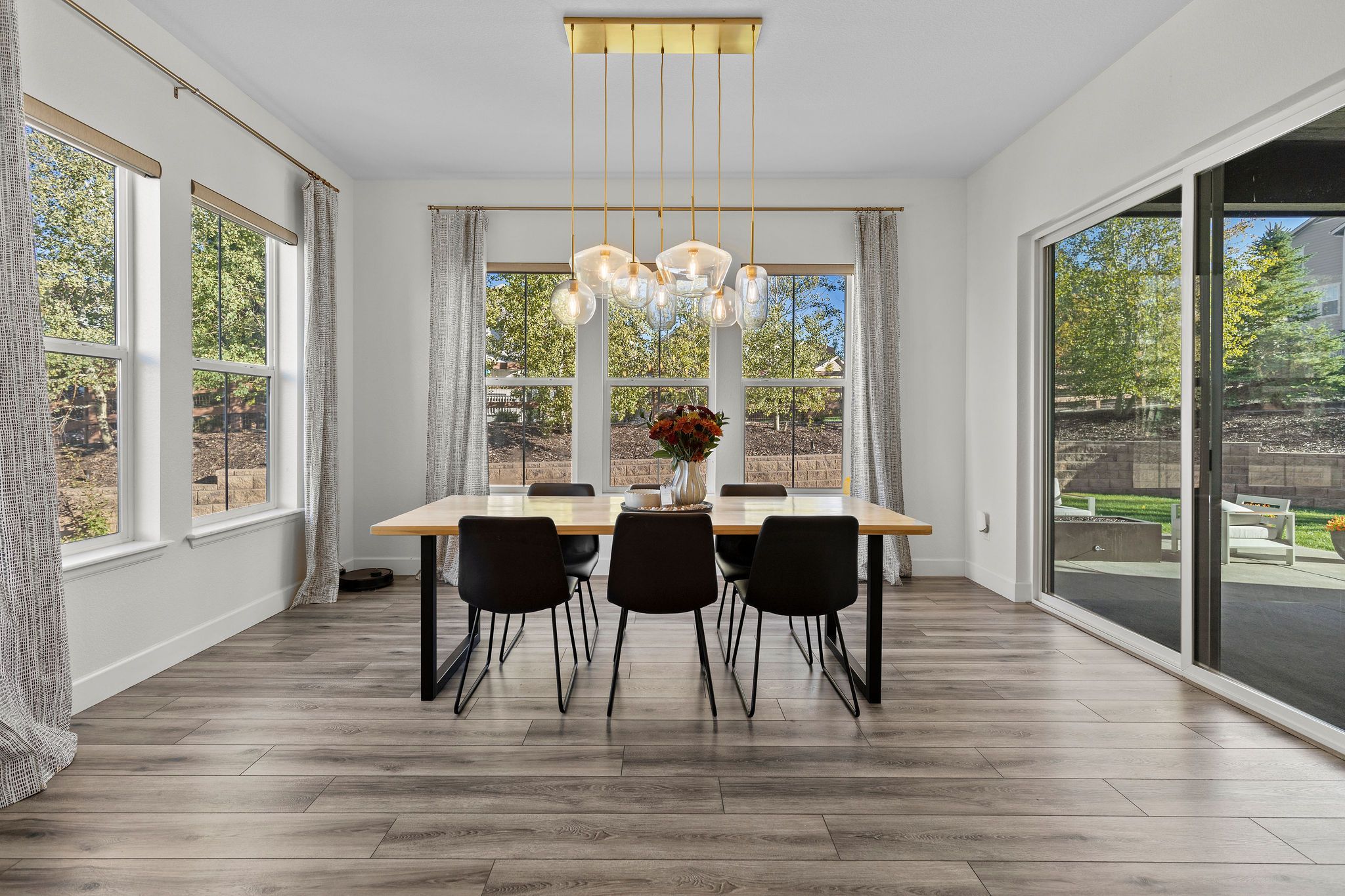  Luxury and comfort come together in this expansive ranch-style home - 物件實景