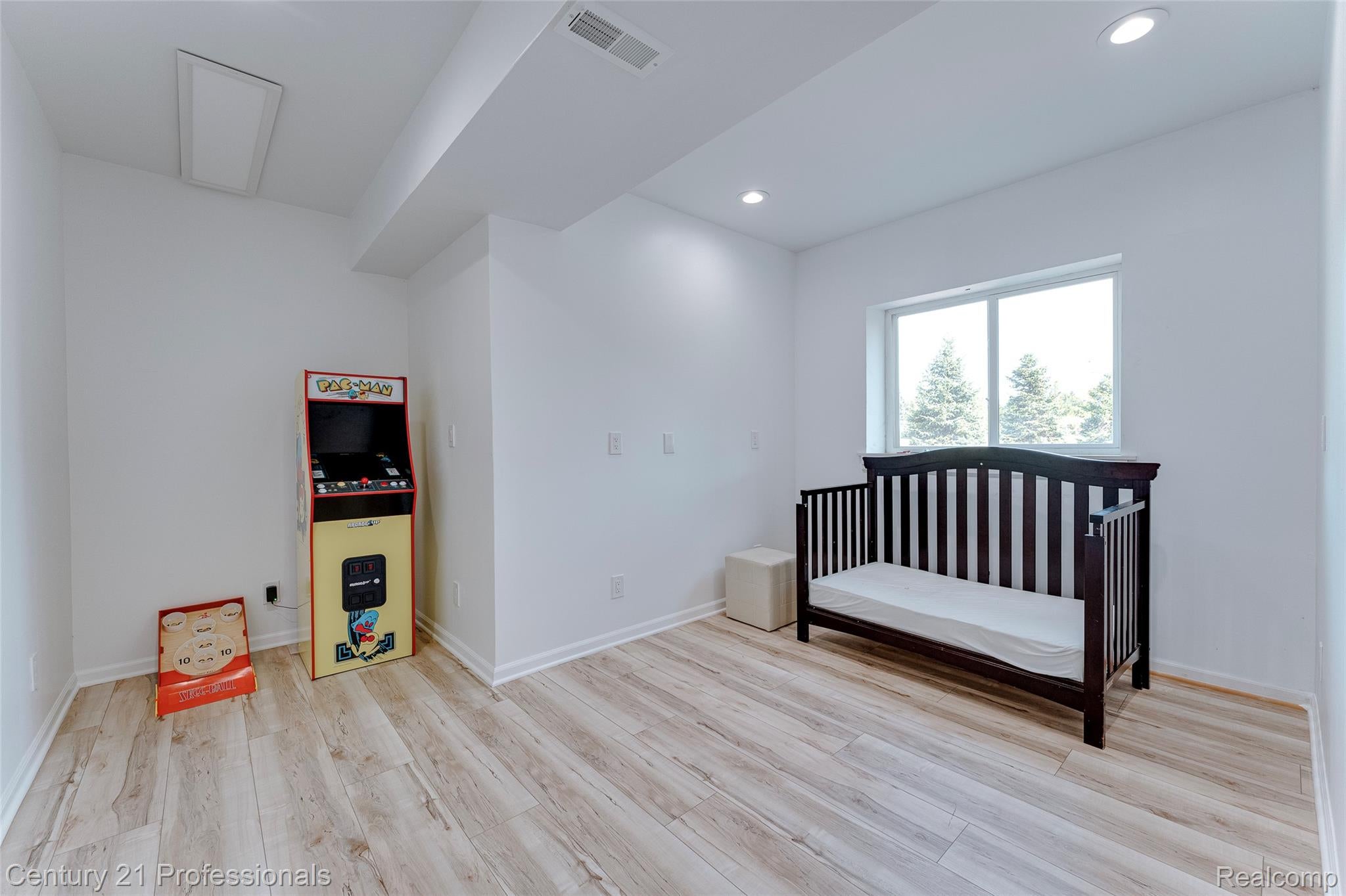 Canton, Michigan, 48187, United States, 5 Bedrooms Bedrooms, ,6 BathroomsBathrooms,Residential,For Sale,1908049