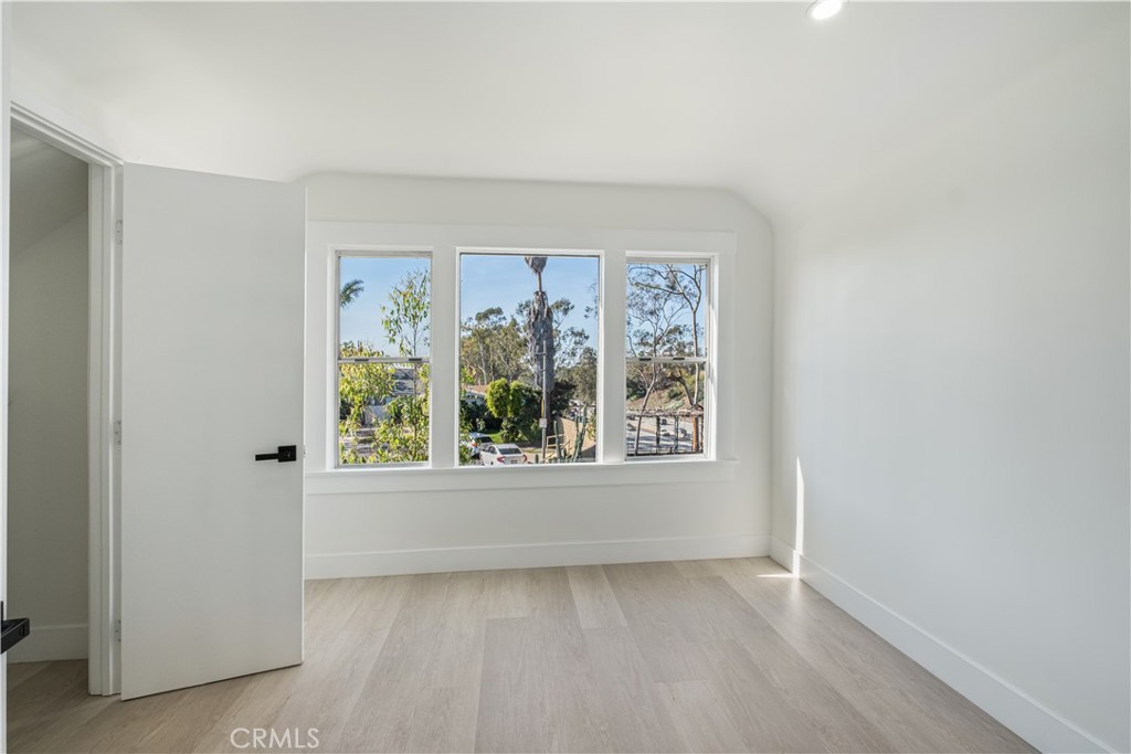 Los Angeles, California, 90018, United States, 6 Bedrooms Bedrooms, ,1 BathroomBathrooms,Residential,For Sale,2001220