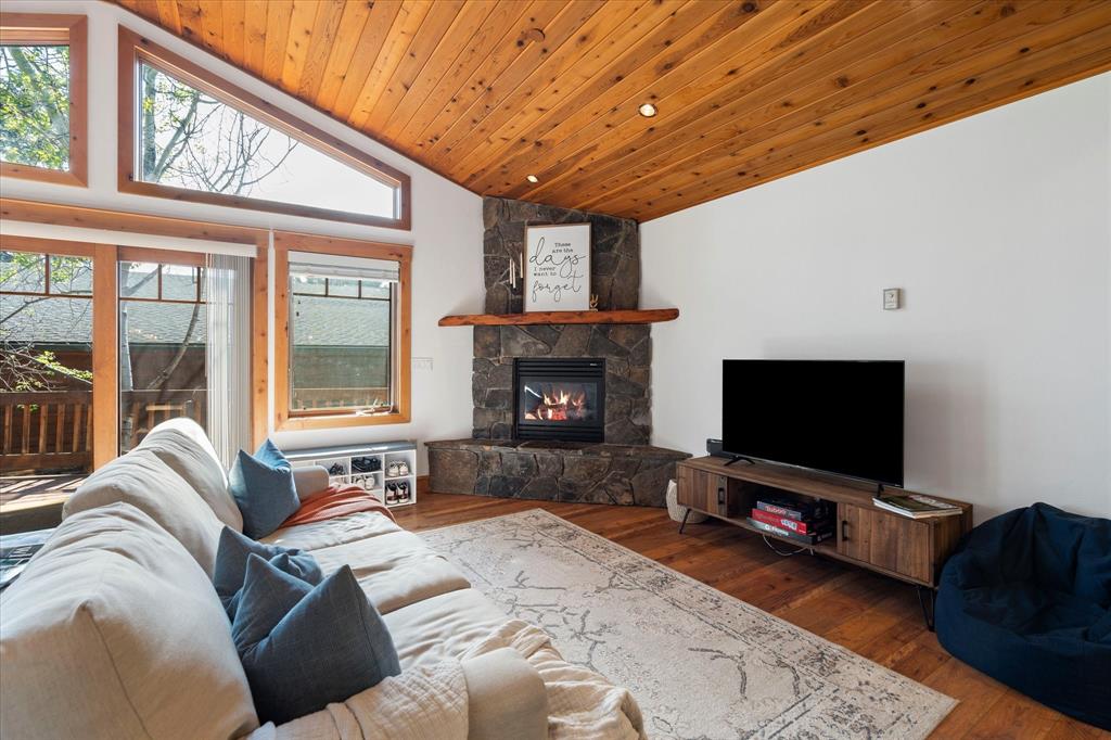 Lakeside, Montana, 59922, United States, 3 Bedrooms Bedrooms, ,2 BathroomsBathrooms,Residential,For Sale,2048351