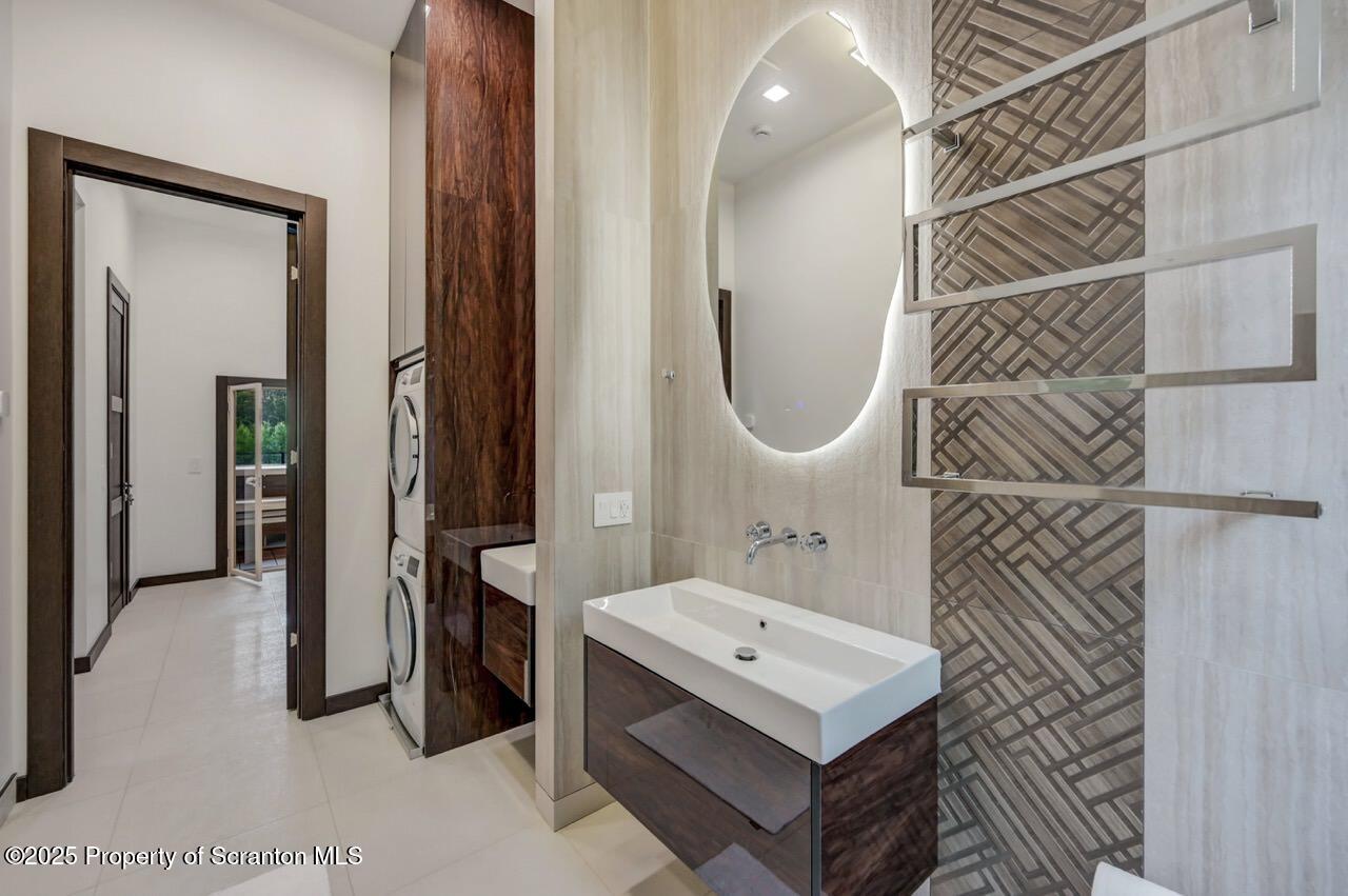 Bear Creek, Pennsylvania, 18602, United States, 4 Bedrooms Bedrooms, ,3 BathroomsBathrooms,Residential,For Sale,2002172