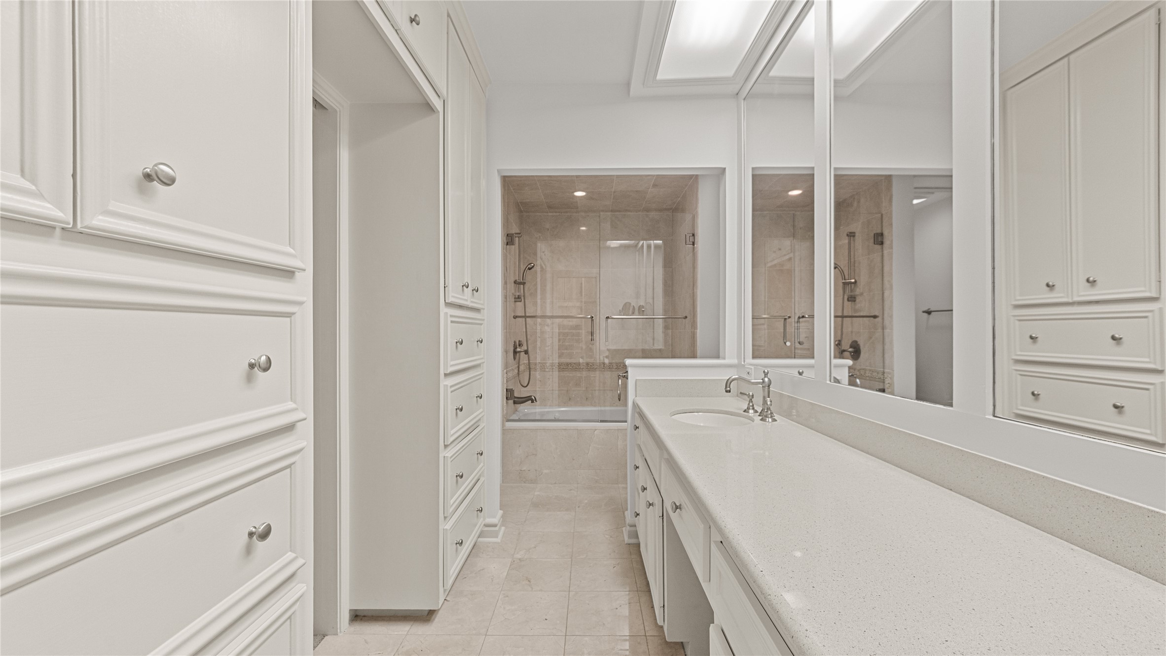 Houston, Texas, 77056, United States, 3 Bedrooms Bedrooms, ,5 BathroomsBathrooms,Residential,For Sale,1911069