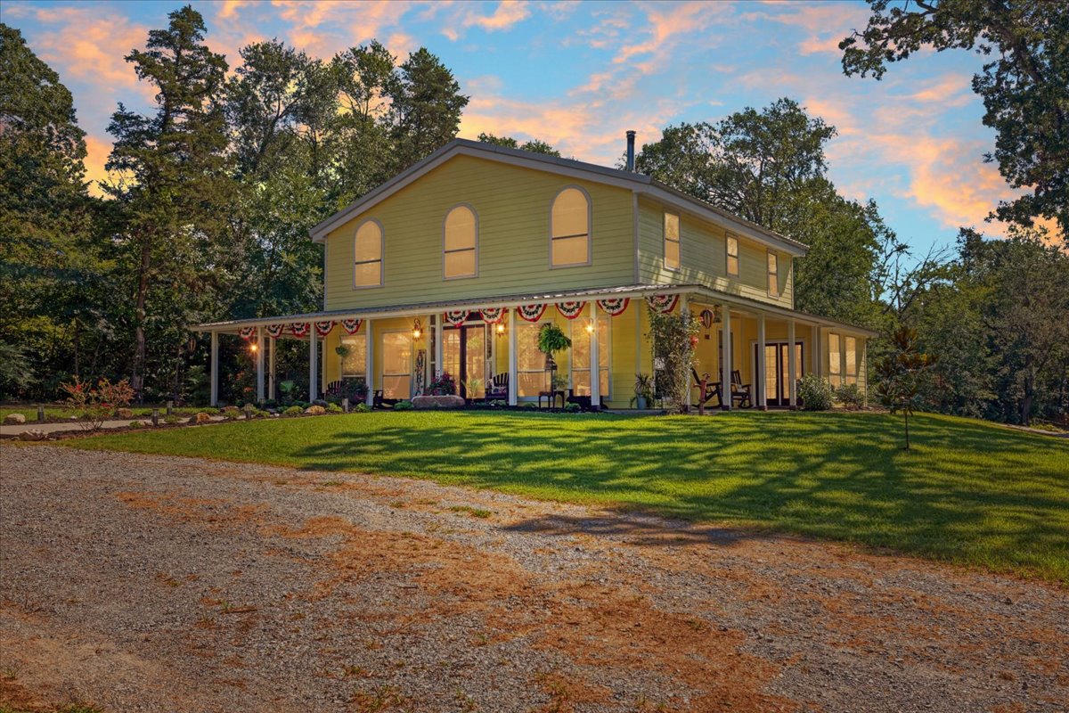 Bonham, Texas, 75418, United States, 6 Bedrooms Bedrooms, ,3 BathroomsBathrooms,Residential,For Sale,1983606