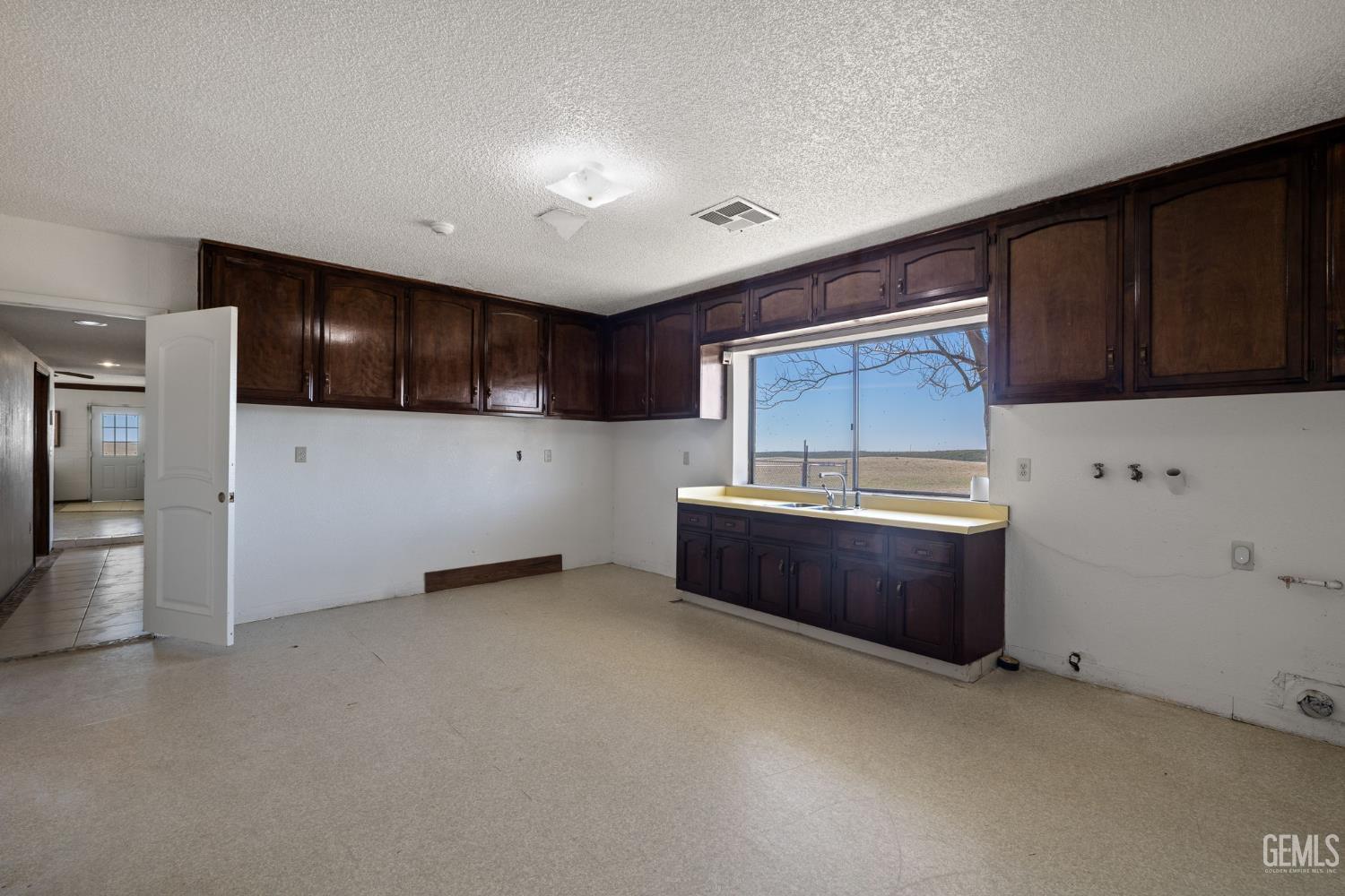 Mc Farland, California, 93250, United States, 3 Bedrooms Bedrooms, ,2 BathroomsBathrooms,Residential,For Sale,1994754