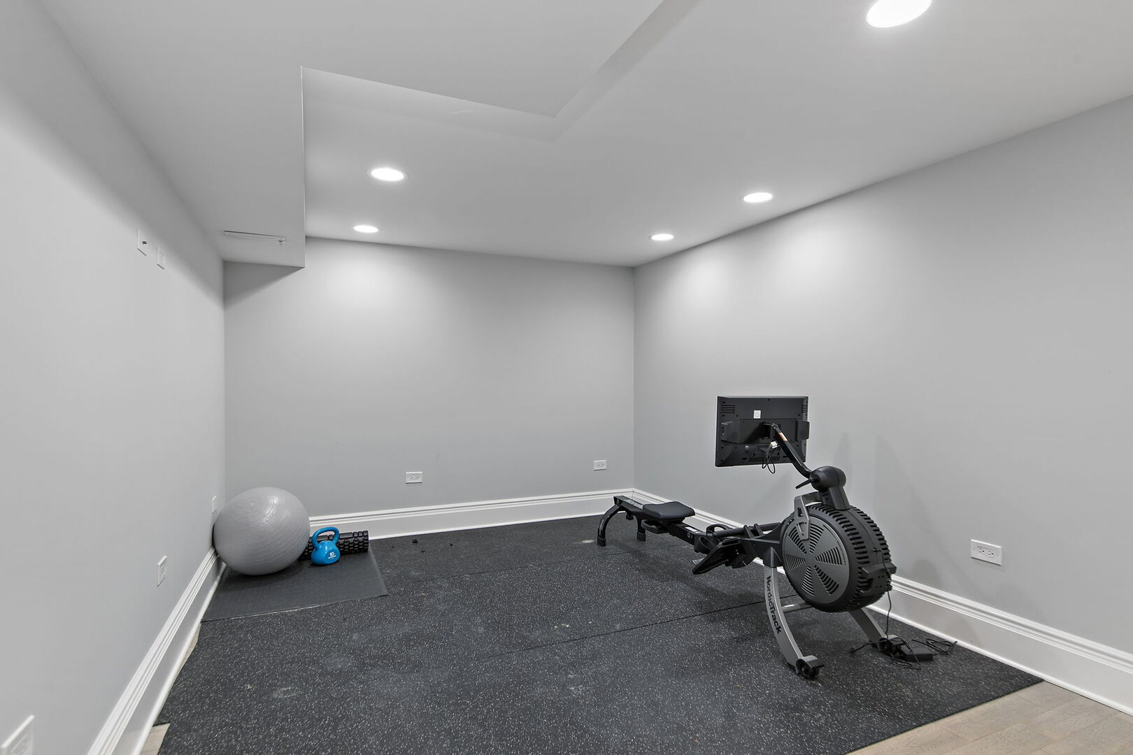 Mundelein, Illinois, 60060, United States, 2 Bedrooms Bedrooms, ,3 BathroomsBathrooms,Residential,For Sale,2010290