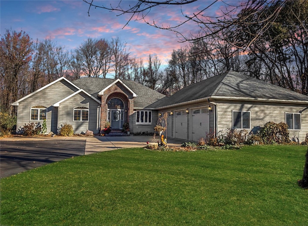 Eau Claire, Wisconsin, 54703, United States, 5 Bedrooms Bedrooms, ,4 BathroomsBathrooms,Residential,For Sale,1989121