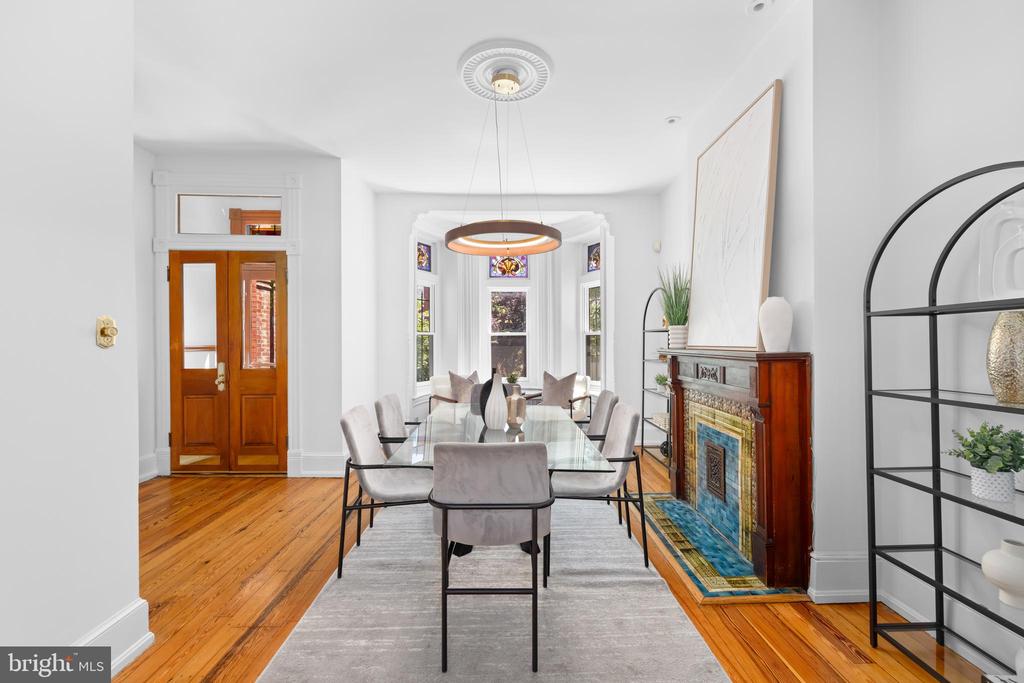 Washington, District of Columbia, 20003, United States, 3 Bedrooms Bedrooms, ,4 BathroomsBathrooms,Residential,For Sale,2048828
