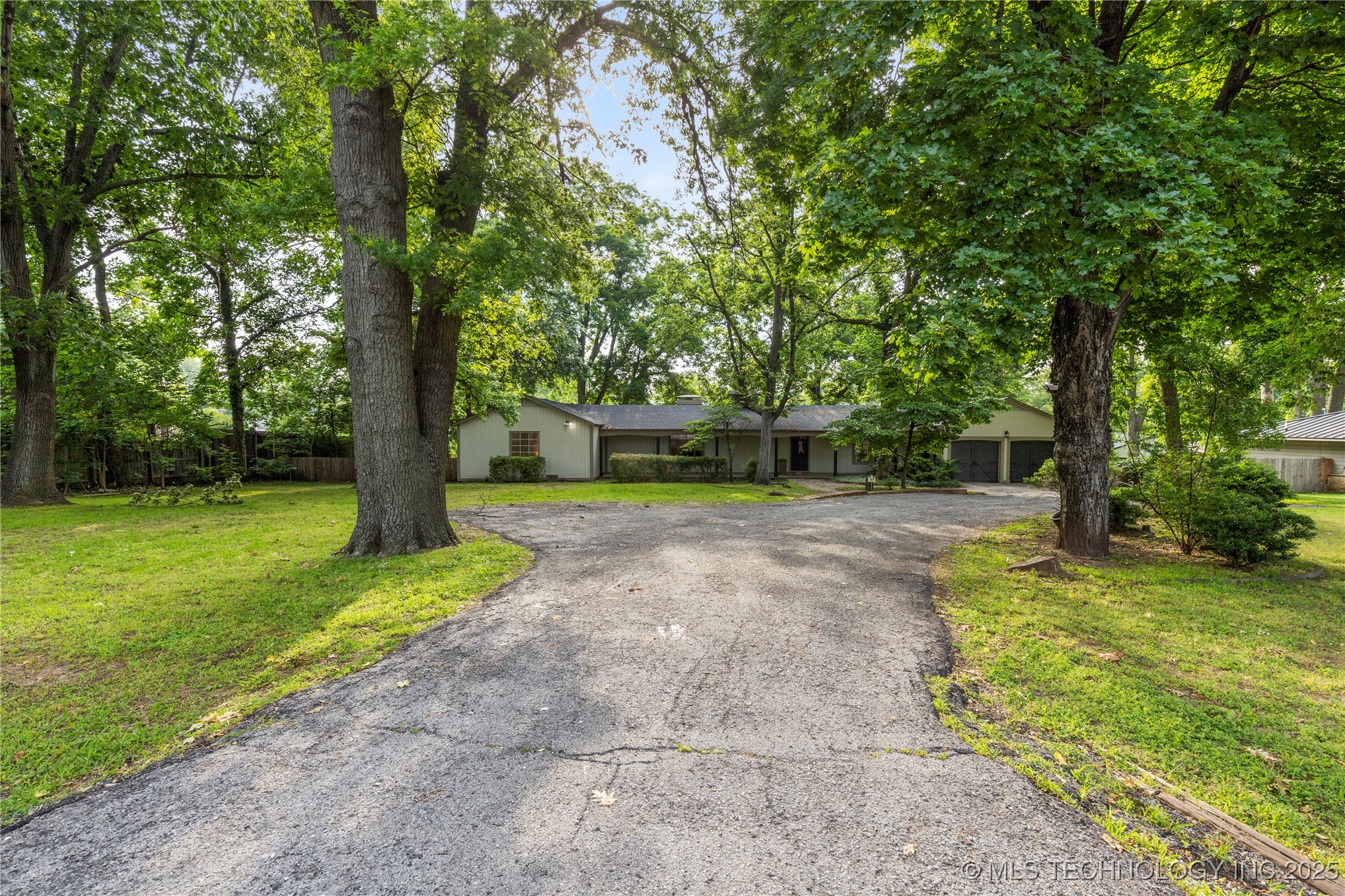 Tulsa, Oklahoma, 74105, United States, 4 Bedrooms Bedrooms, ,3 BathroomsBathrooms,Residential,For Sale,1848646