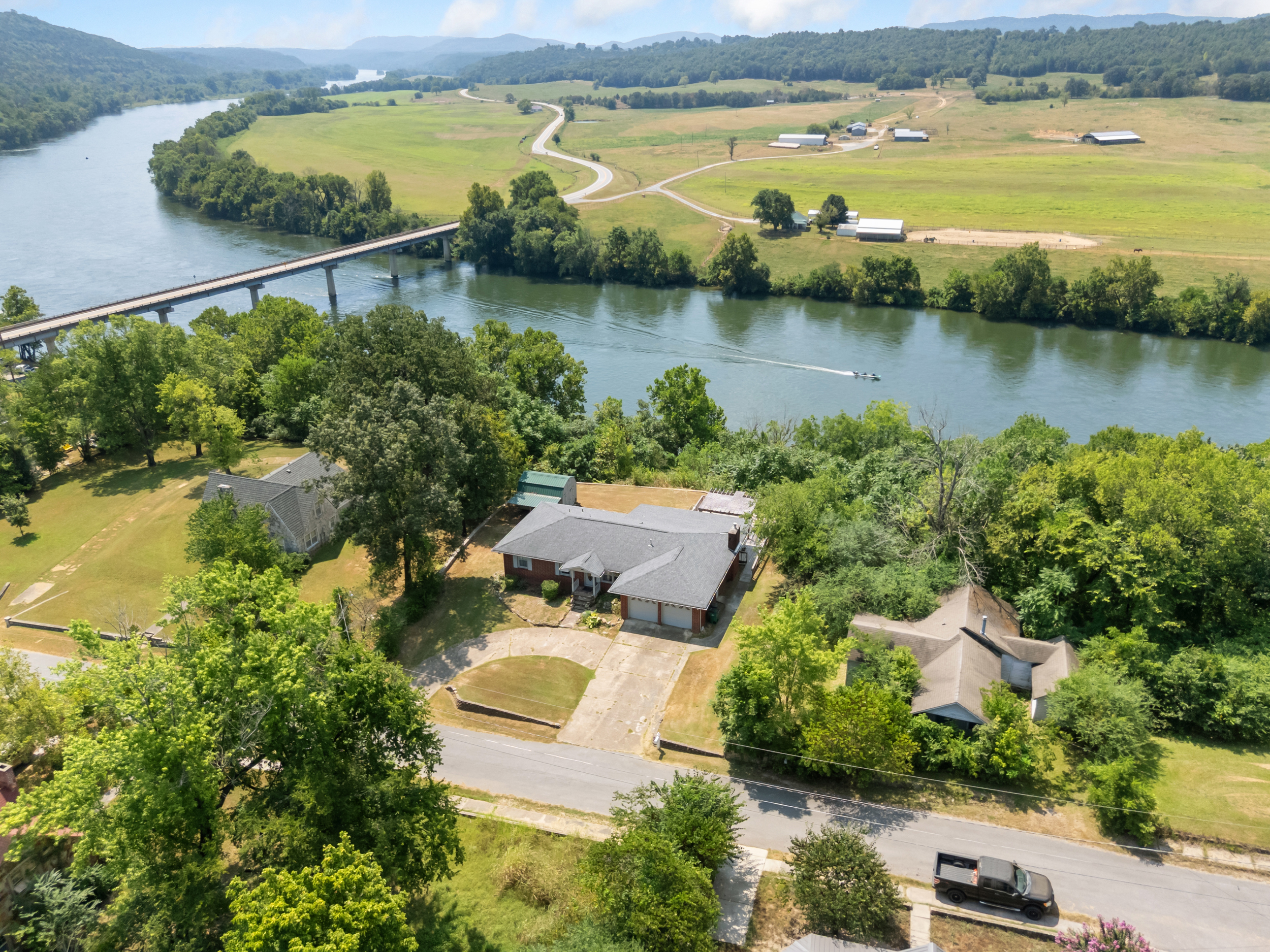 South St, Calico Rock, AR 72519