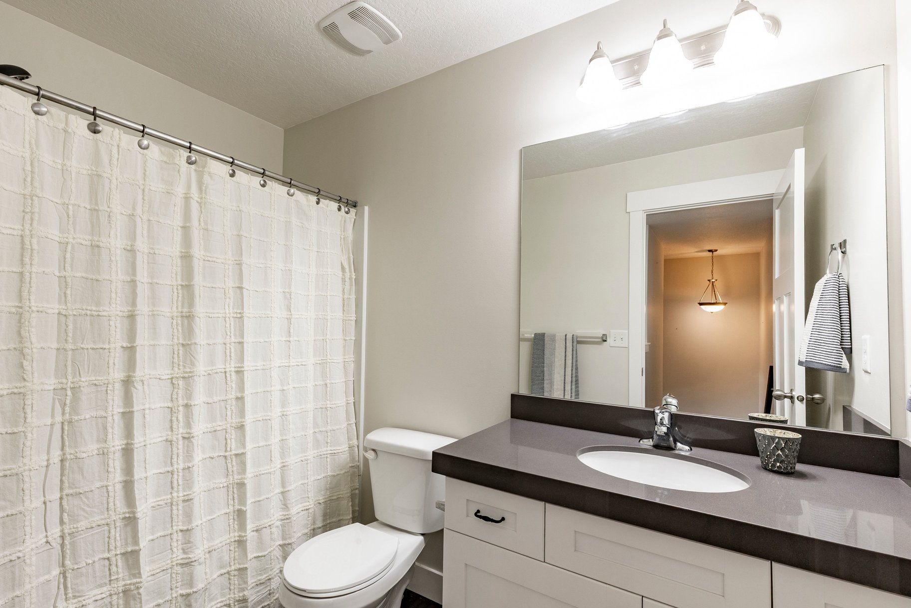  Spacious and Stylish Townhome Designed for Effortless Living - 物件實景